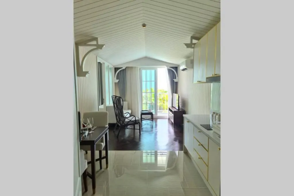 Grand florida Seaview-1BR-Step to jomtien beach