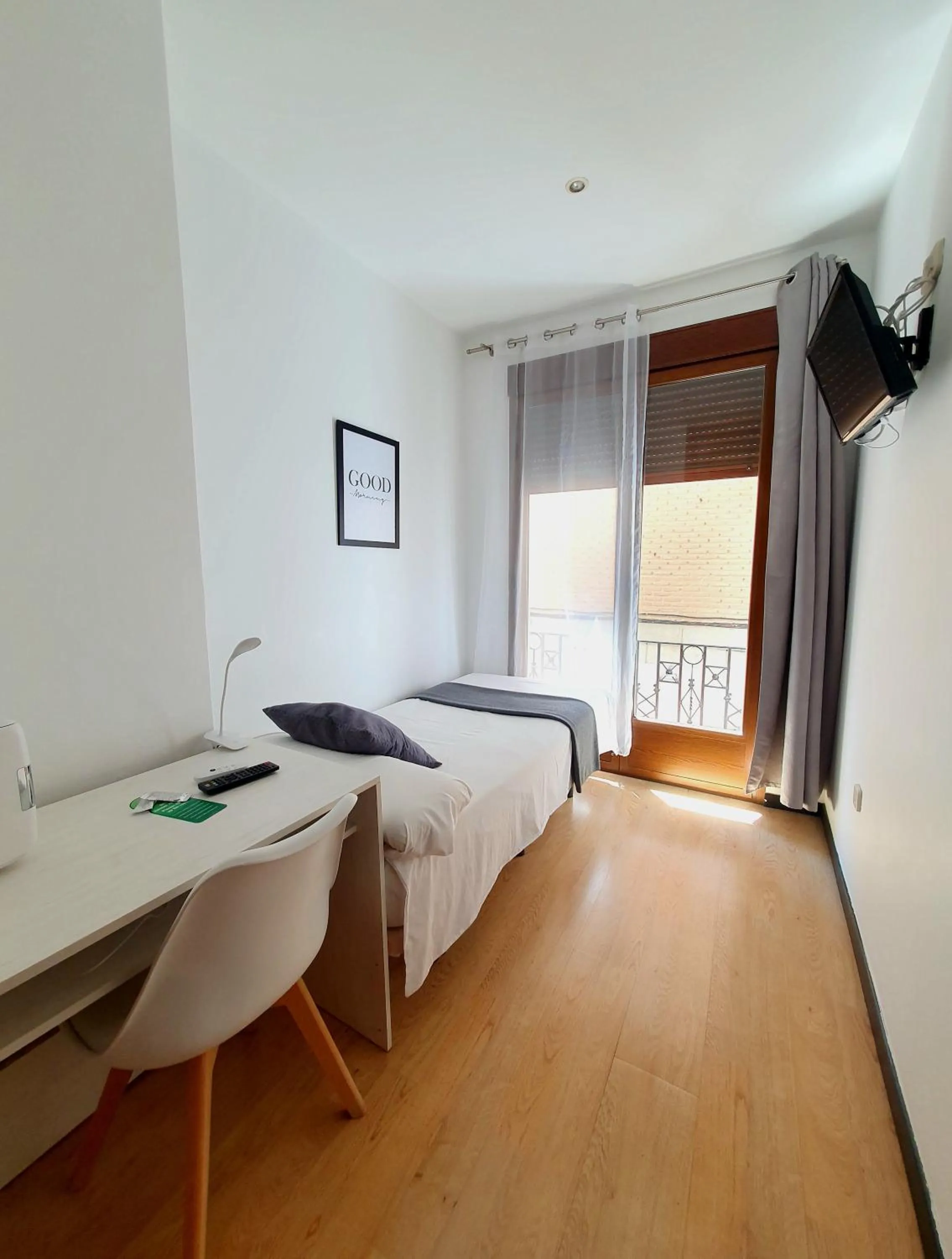 Bedroom, Bed in ToledoRooms Palacios