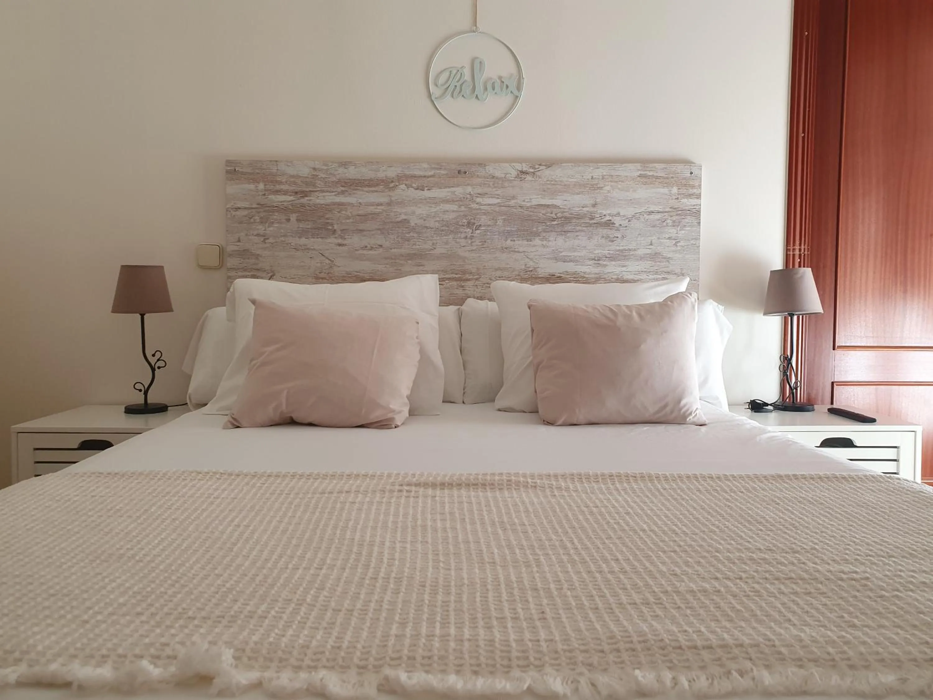 Bedroom, Bed in ToledoRooms Palacios