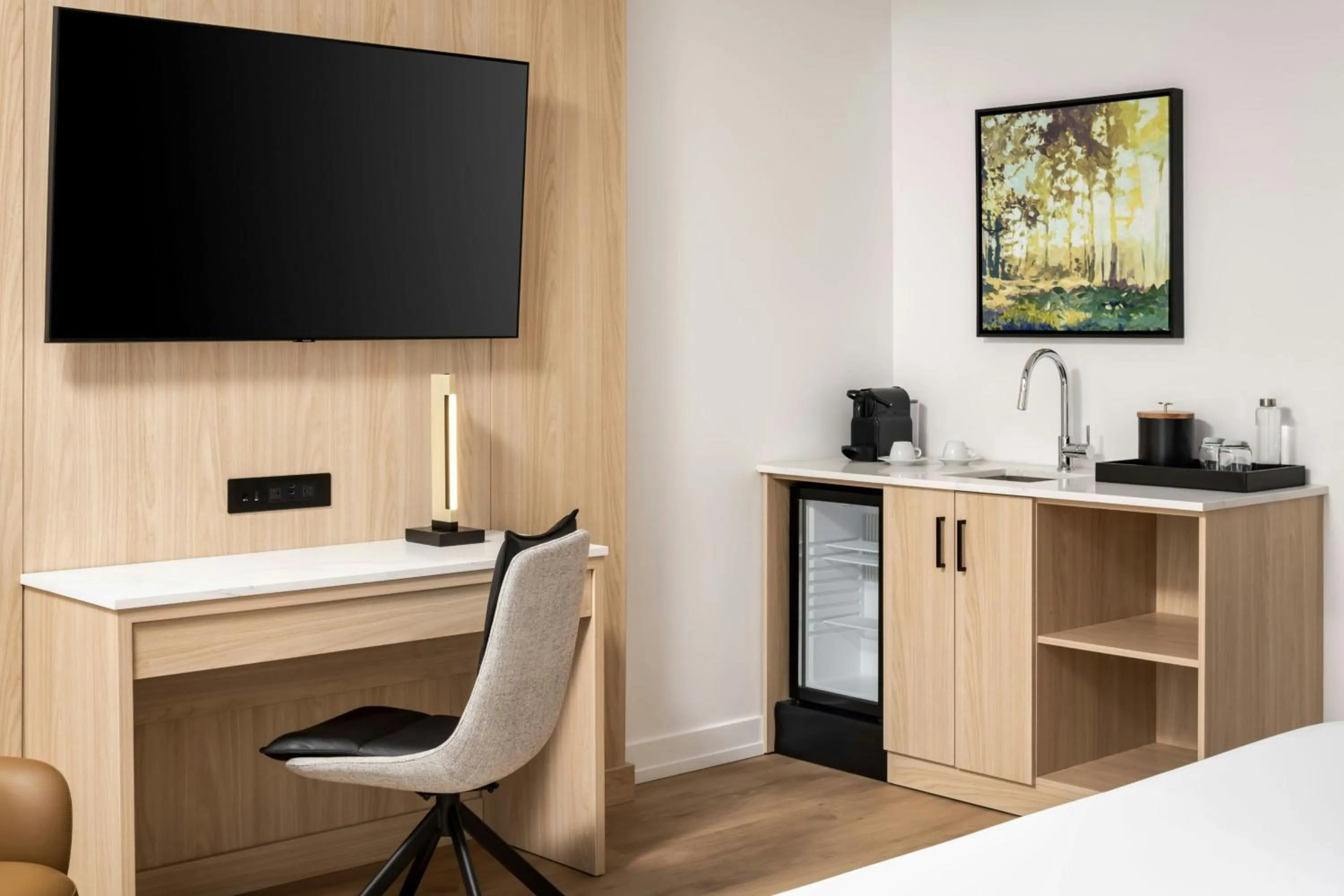 Photo of the whole room in Mont Gabriel, Sainte-Adèle, a Tribute Portfolio Resort