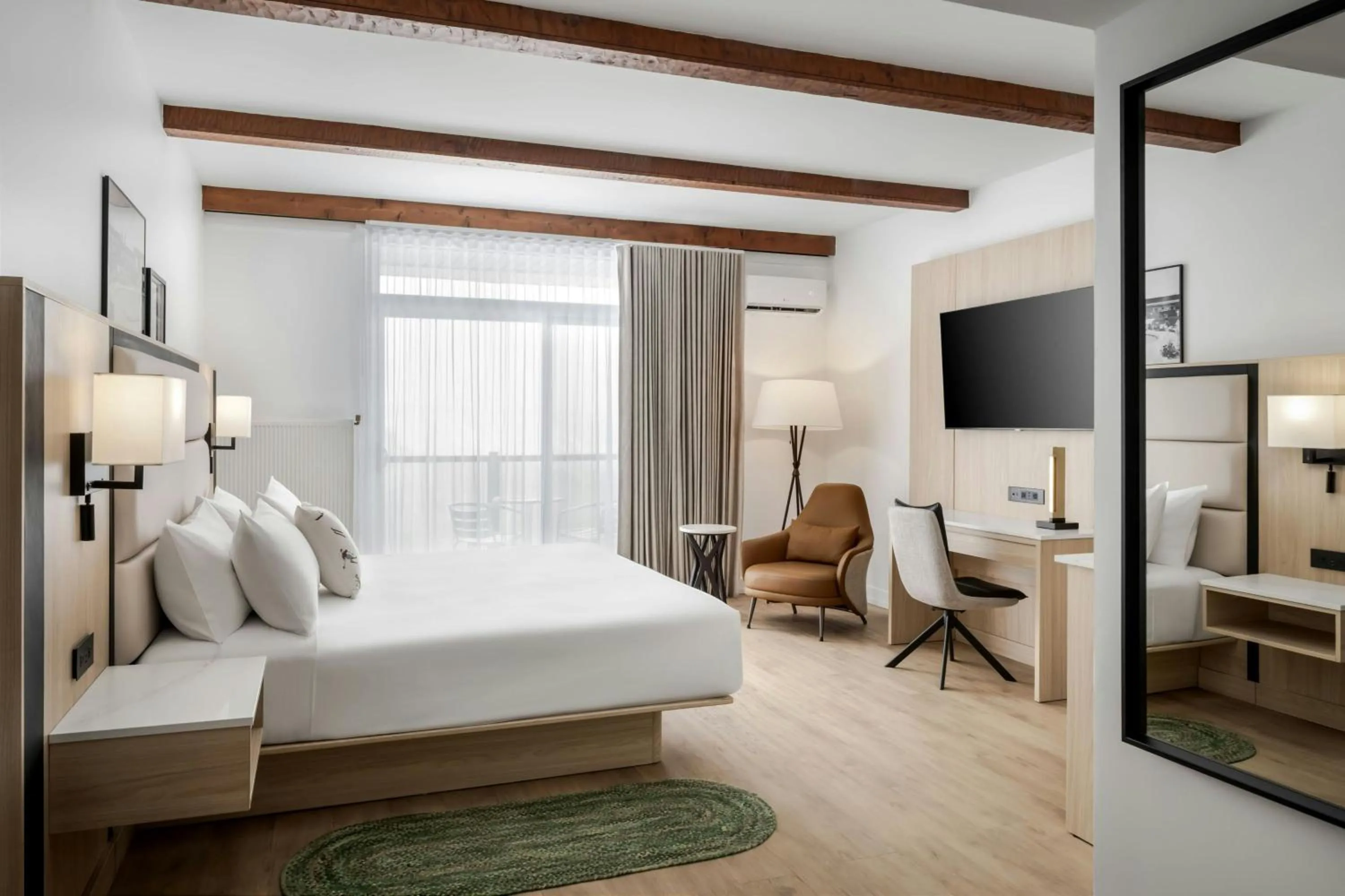 Photo of the whole room, Bed in Mont Gabriel, Sainte-Adèle, a Tribute Portfolio Resort