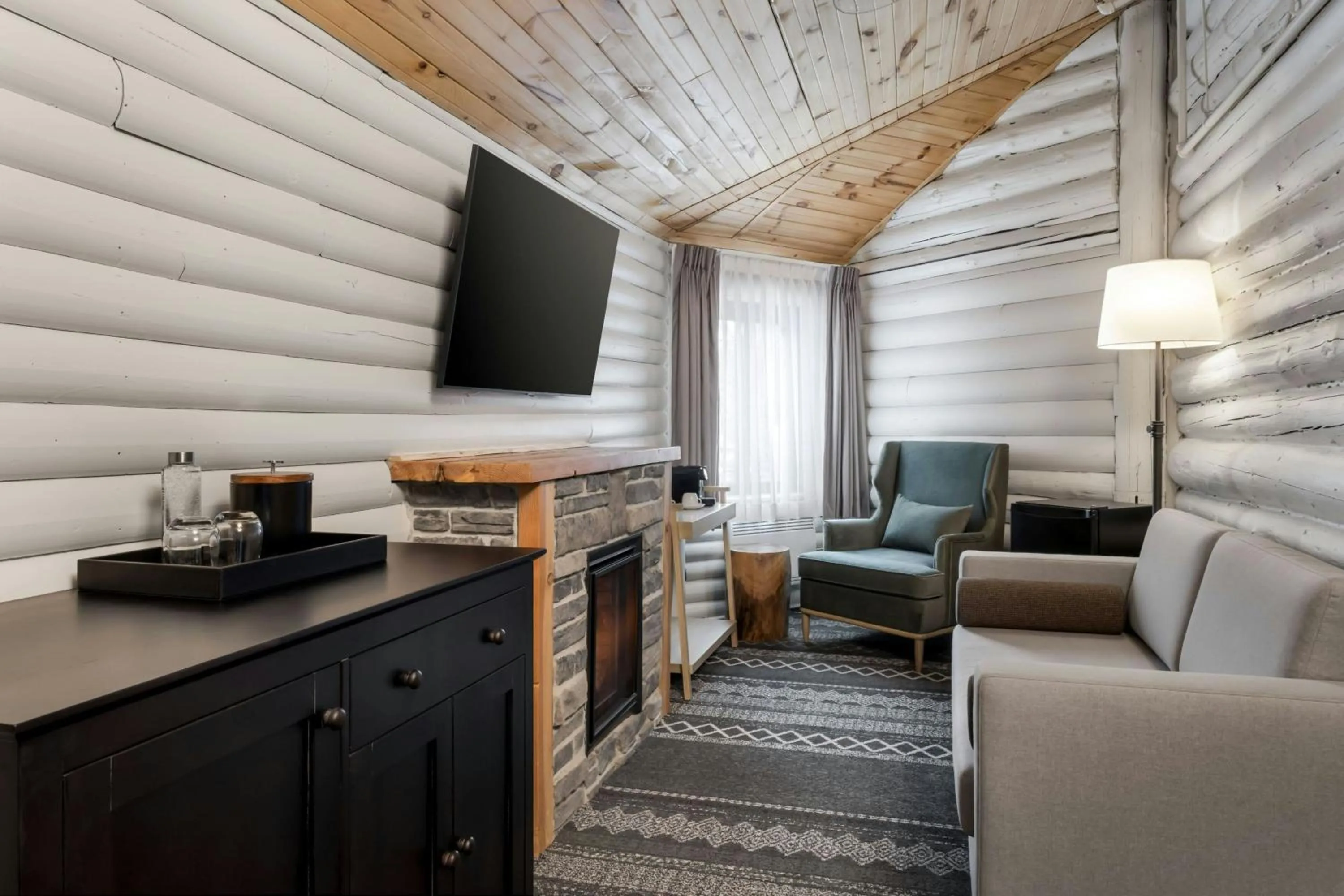 Photo of the whole room in Mont Gabriel, Sainte-Adèle, a Tribute Portfolio Resort