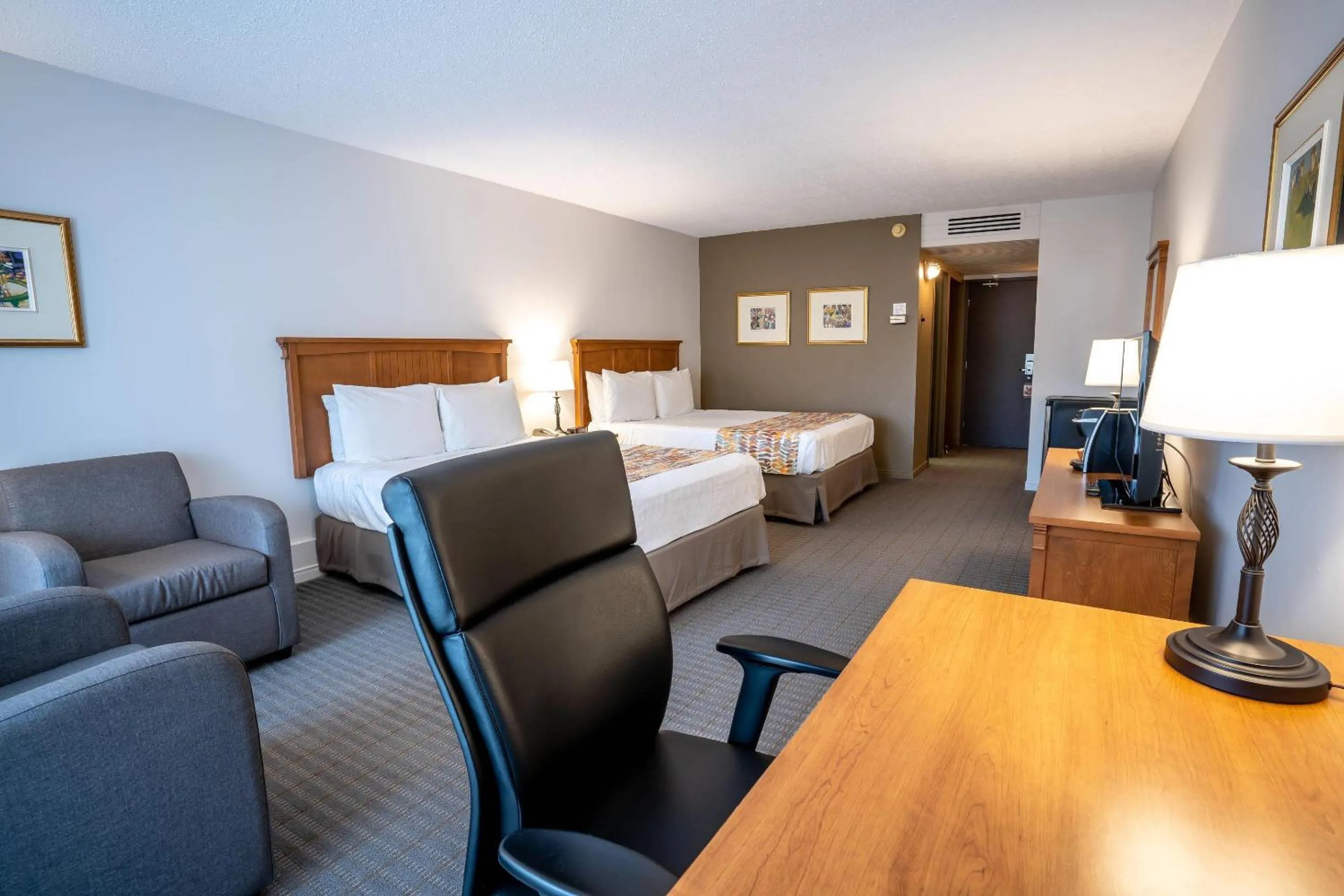 Bedroom, Bed in Hotel Cheribourg, an Ascend Collection Hotel