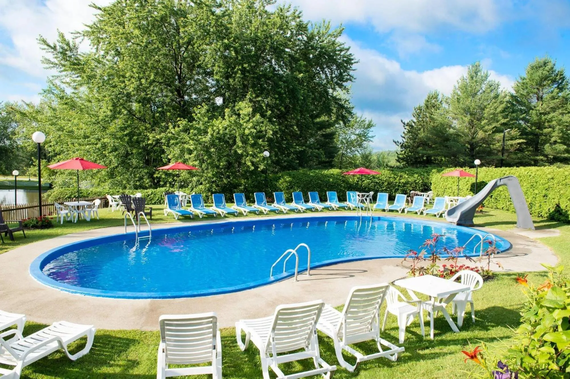Swimming pool in Hotel Cheribourg, an Ascend Collection Hotel