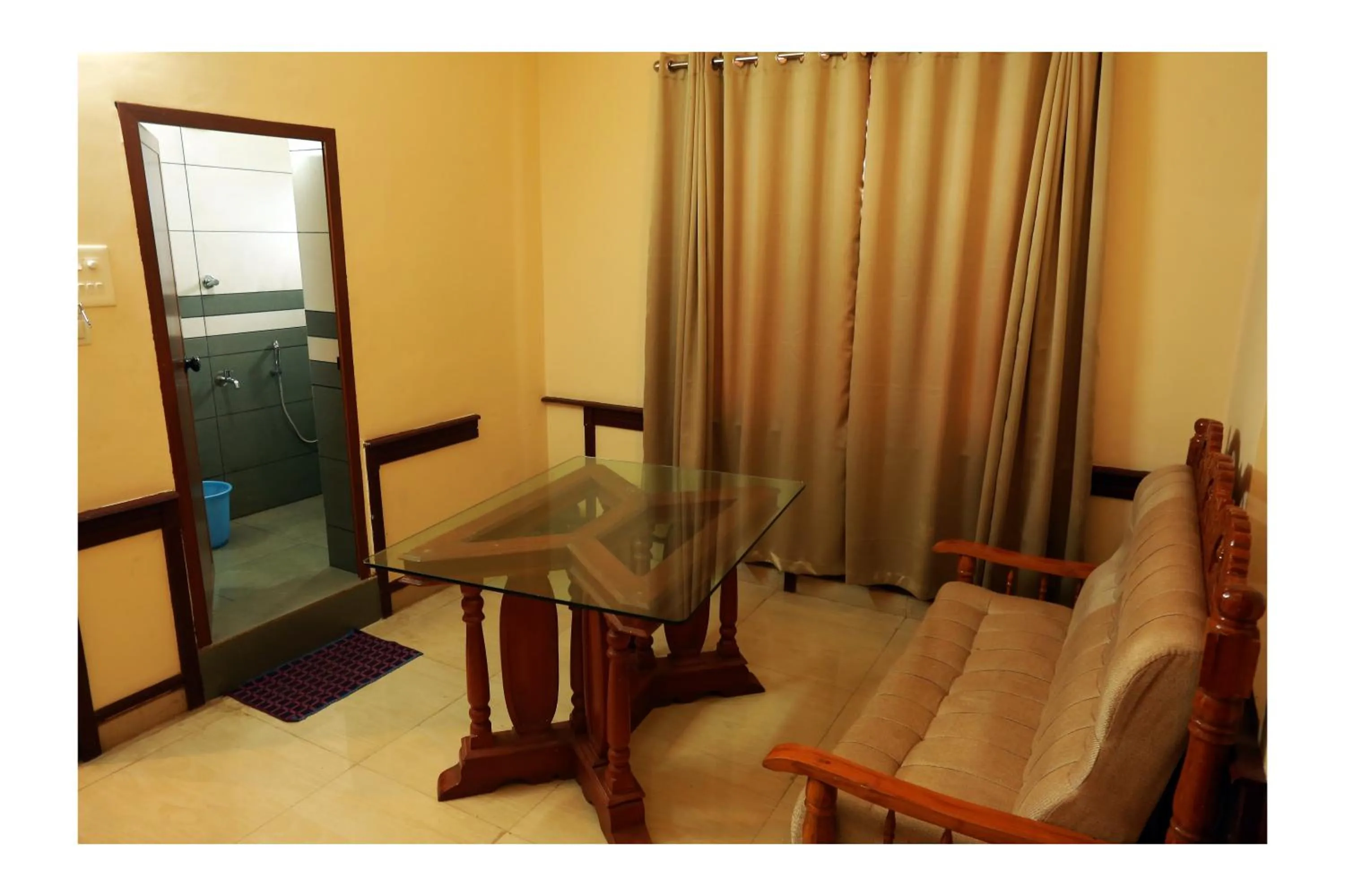 Living room in CORRIDOR CALICUT Airport Hotel