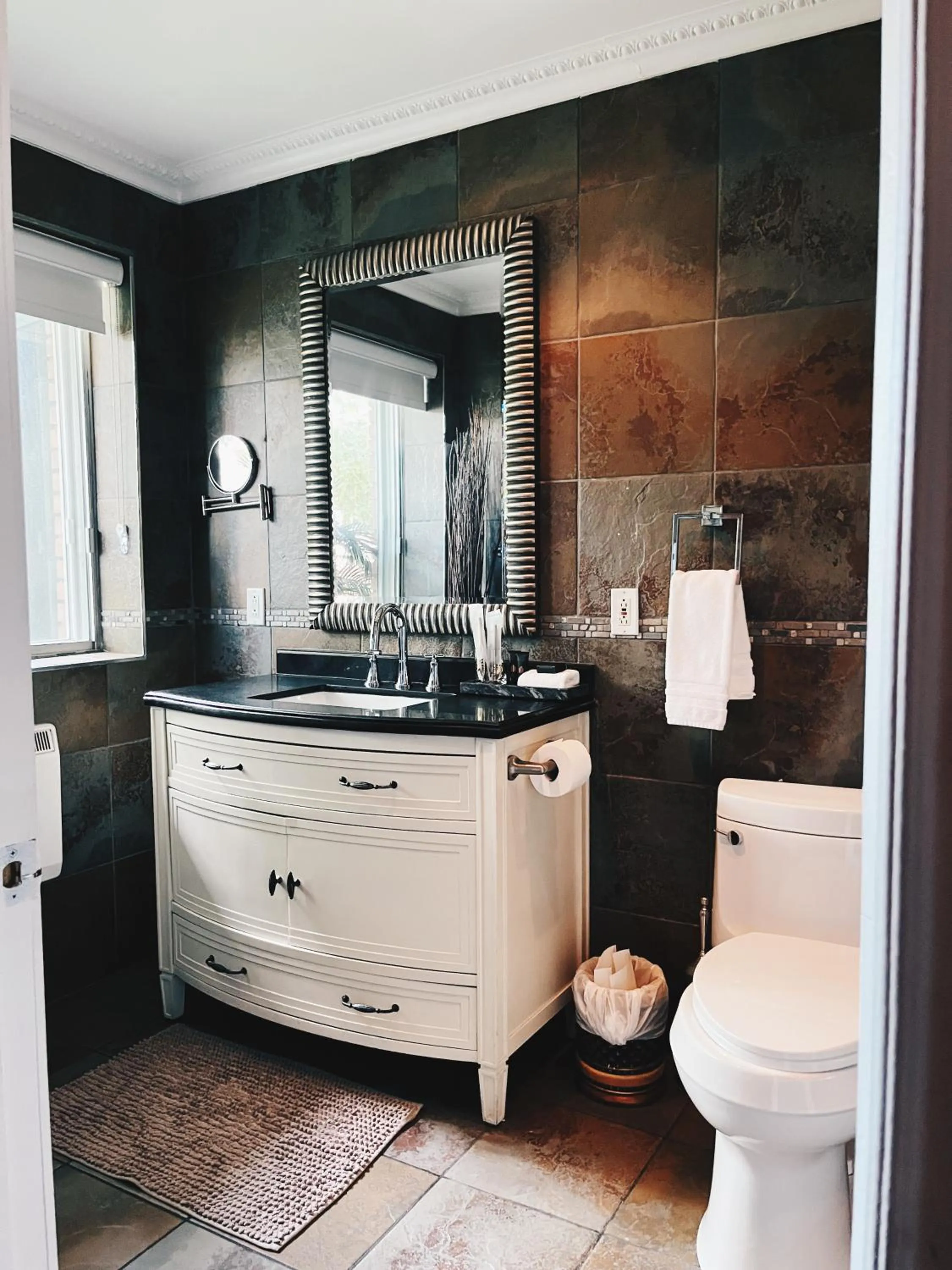 Bathroom in Hotel Kutuma