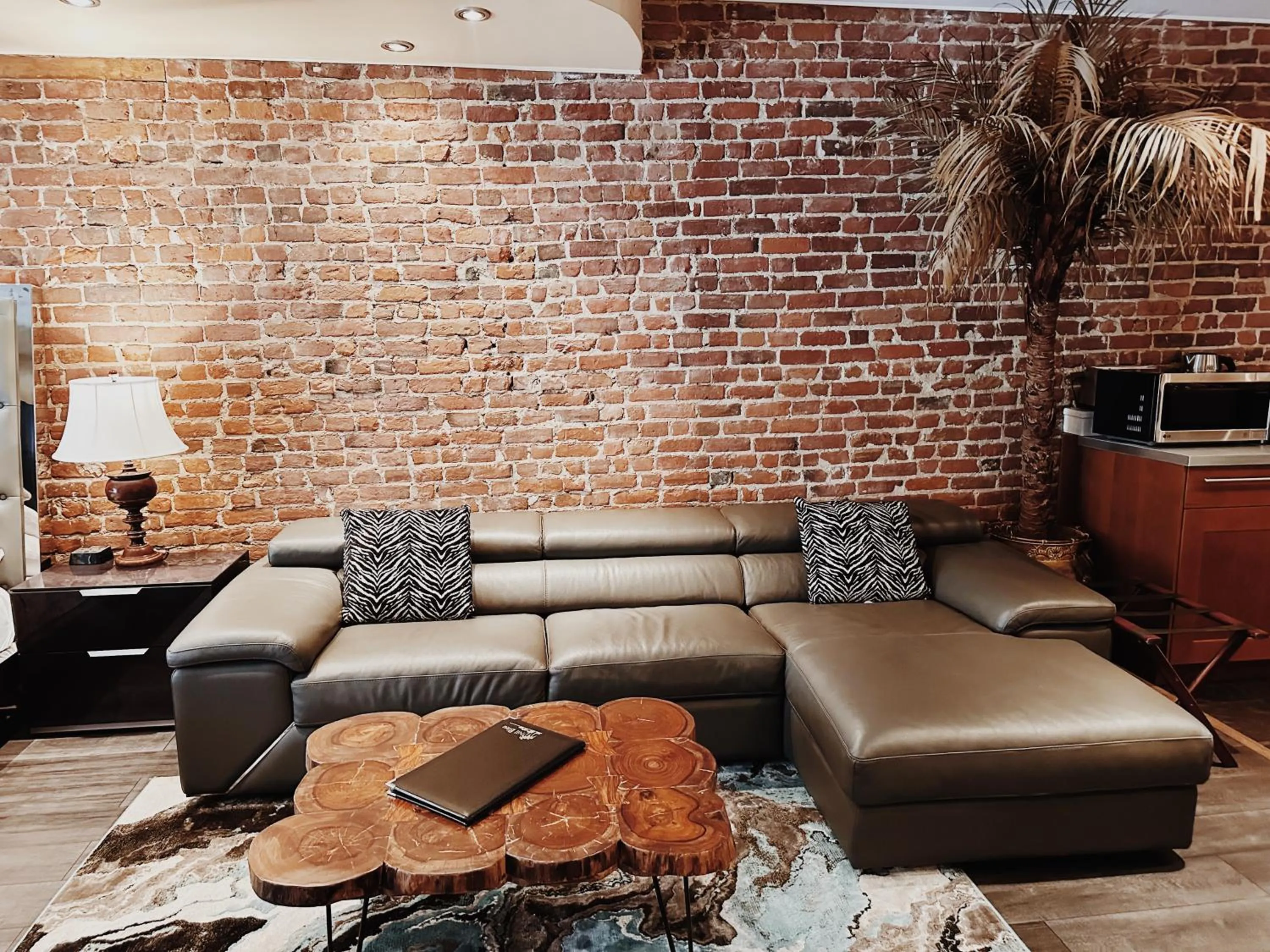 Kitchen or kitchenette in Hotel Kutuma