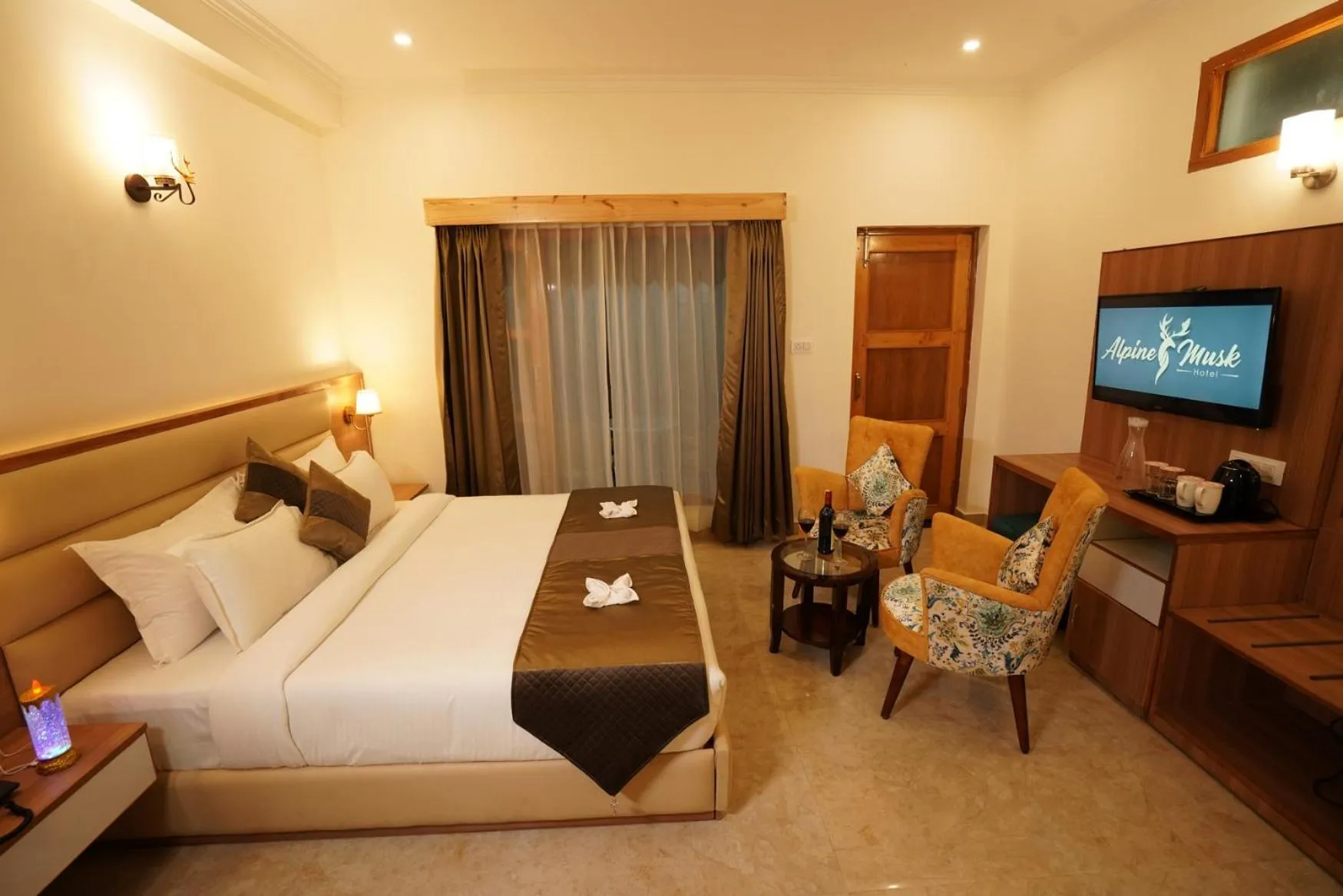 Bedroom, Bed in Hotel Alpine Musk