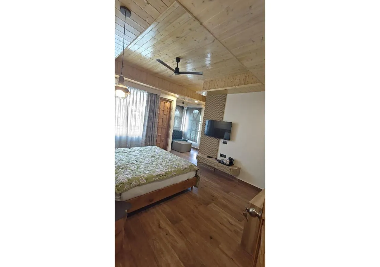 Bedroom, Bed in Hotel Alpine Musk