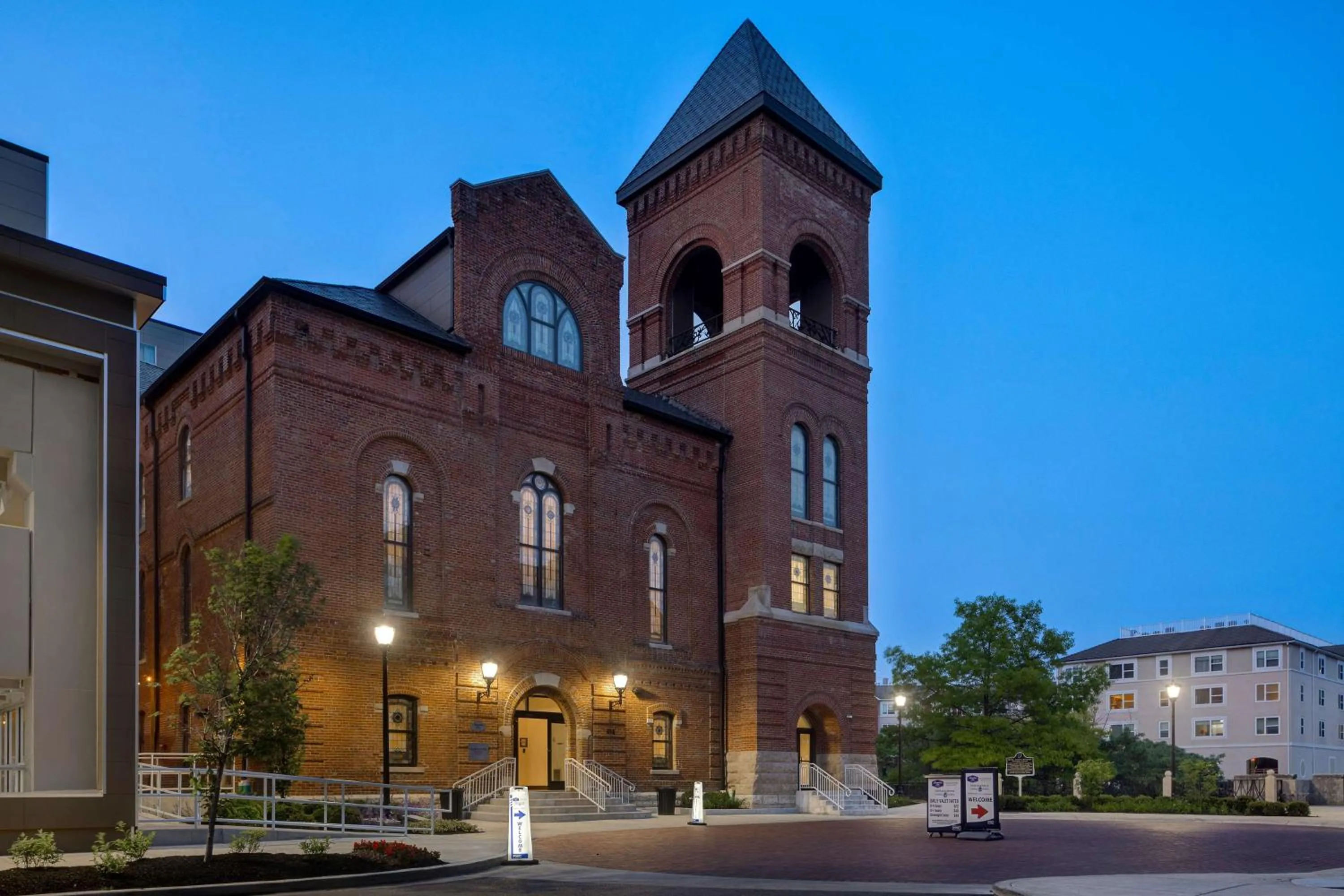 Property building in Homewood Suites by Hilton Indianapolis Downtown IUPUI