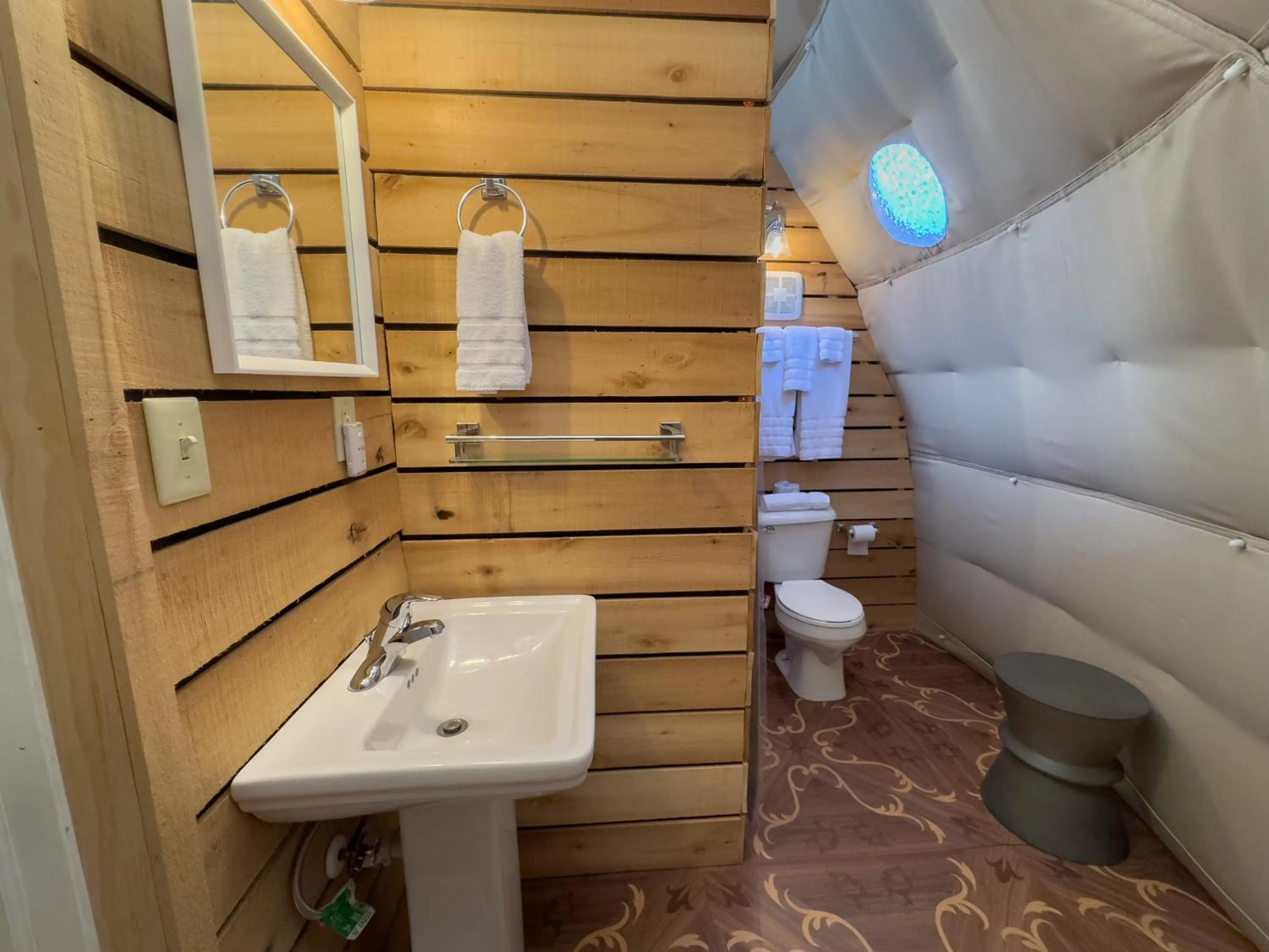 Elk River Hotel & Cafe