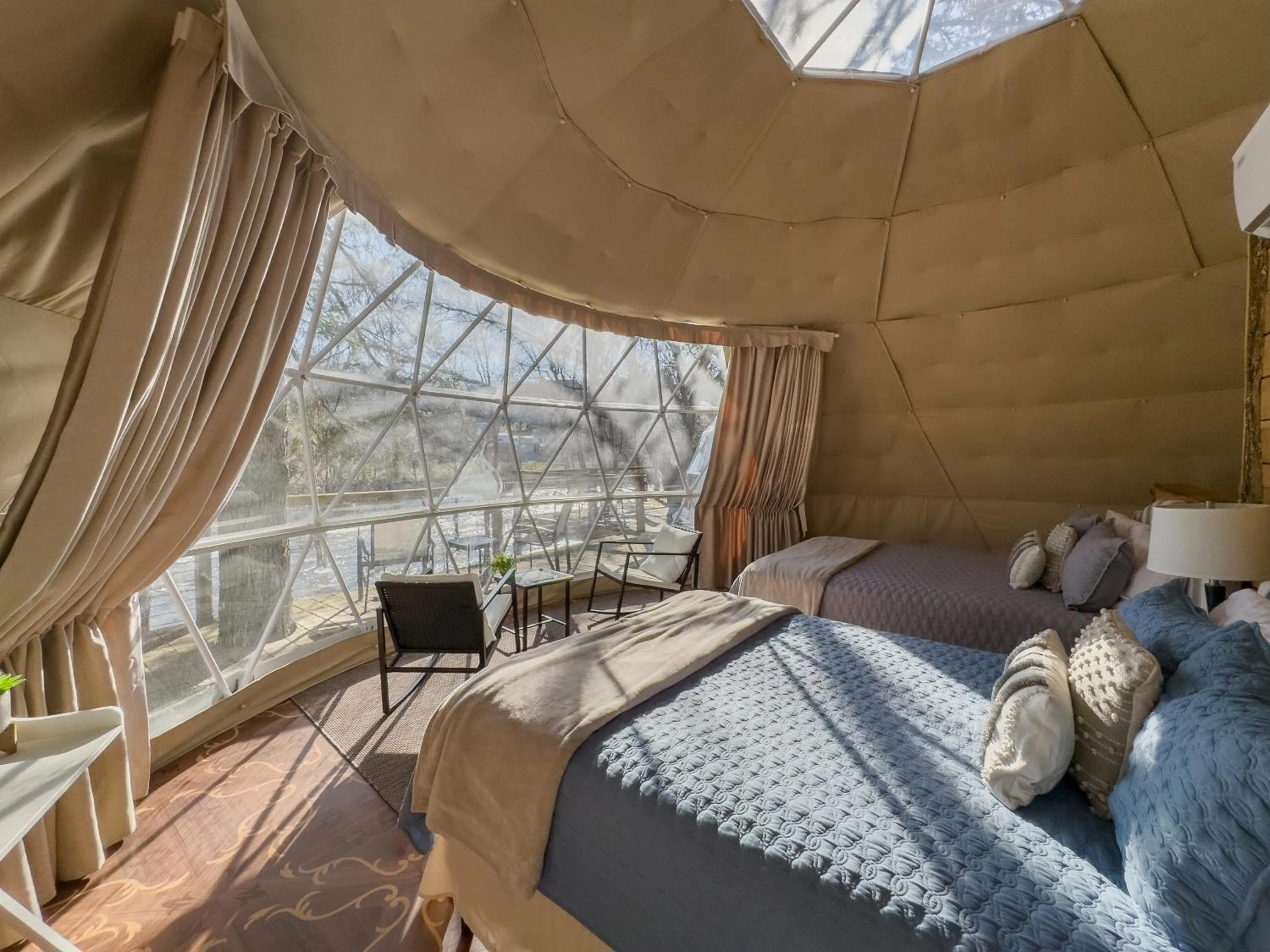 Bed in Elk River Hotel & Cafe