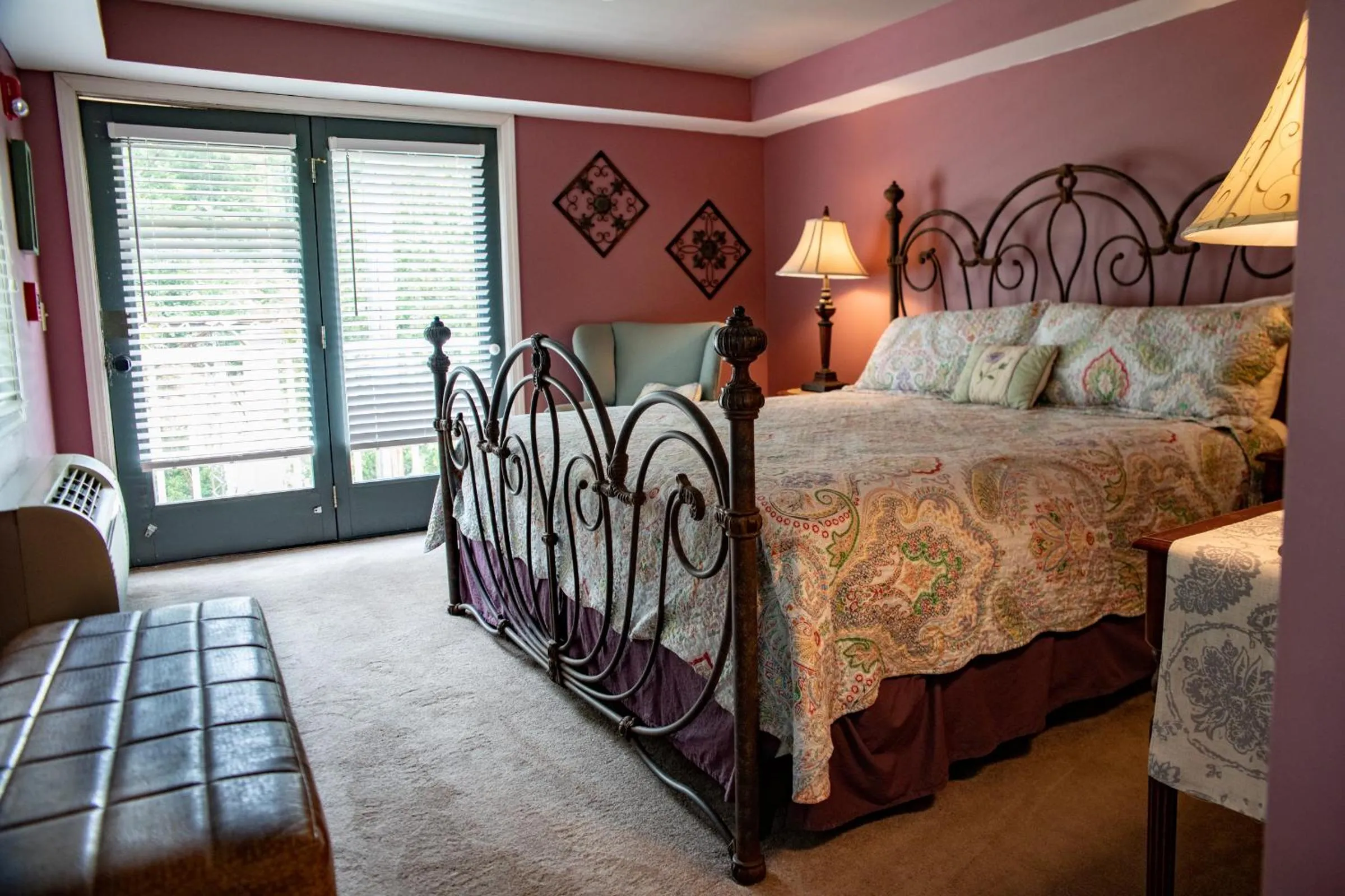 Bed in Elk River Hotel & Cafe