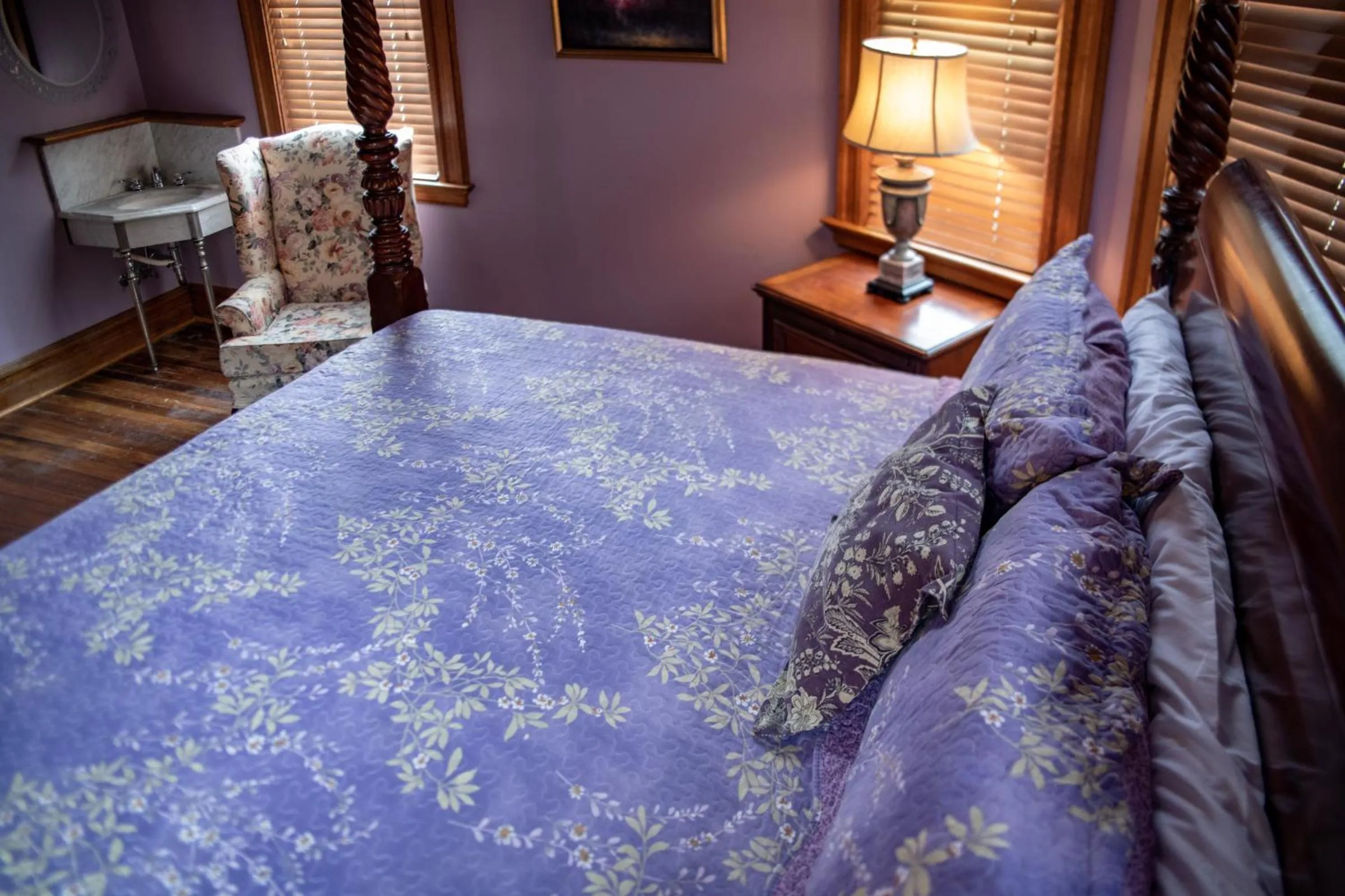 Bed in Elk River Hotel & Cafe