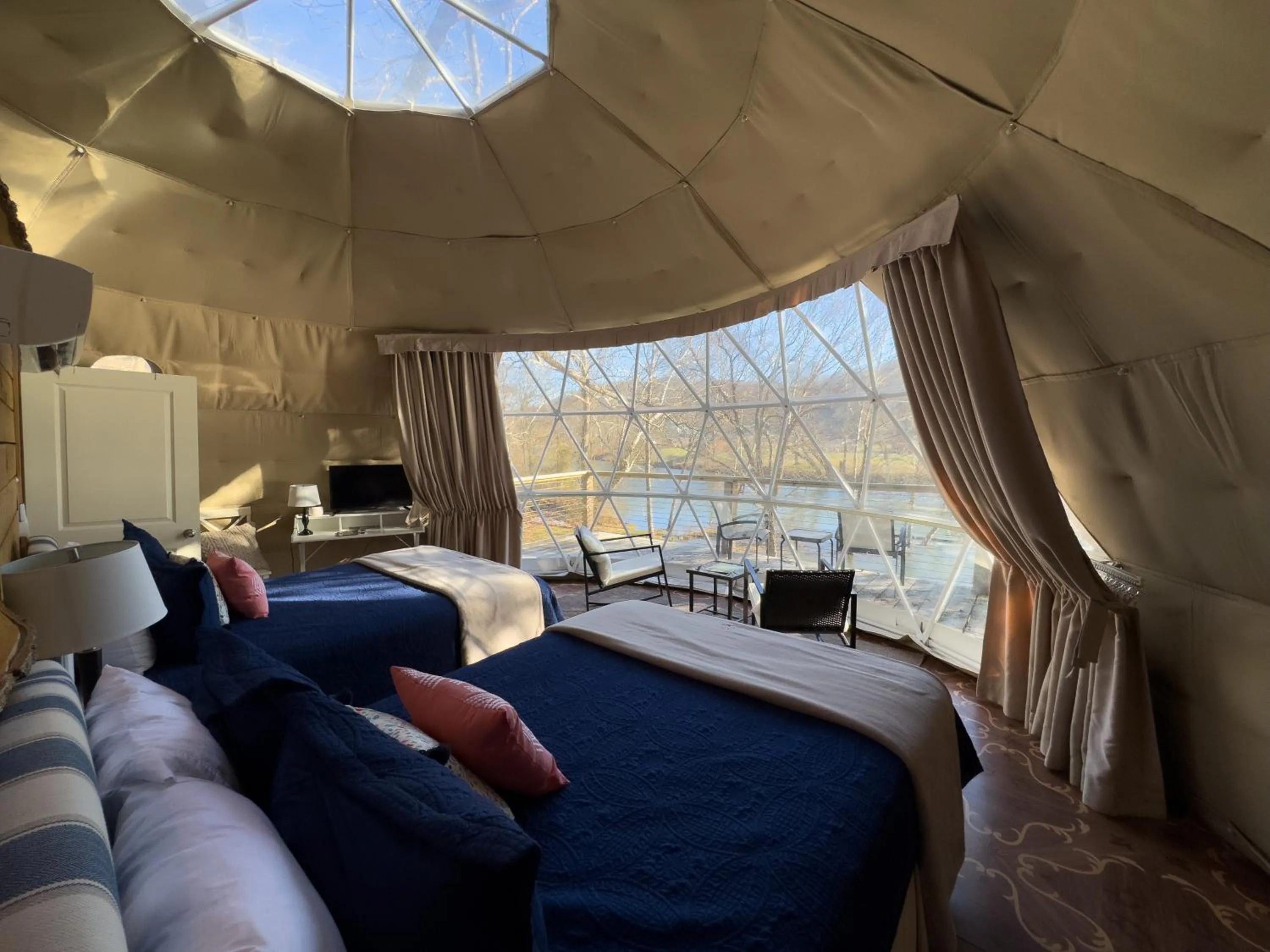 Bed in Elk River Hotel & Cafe