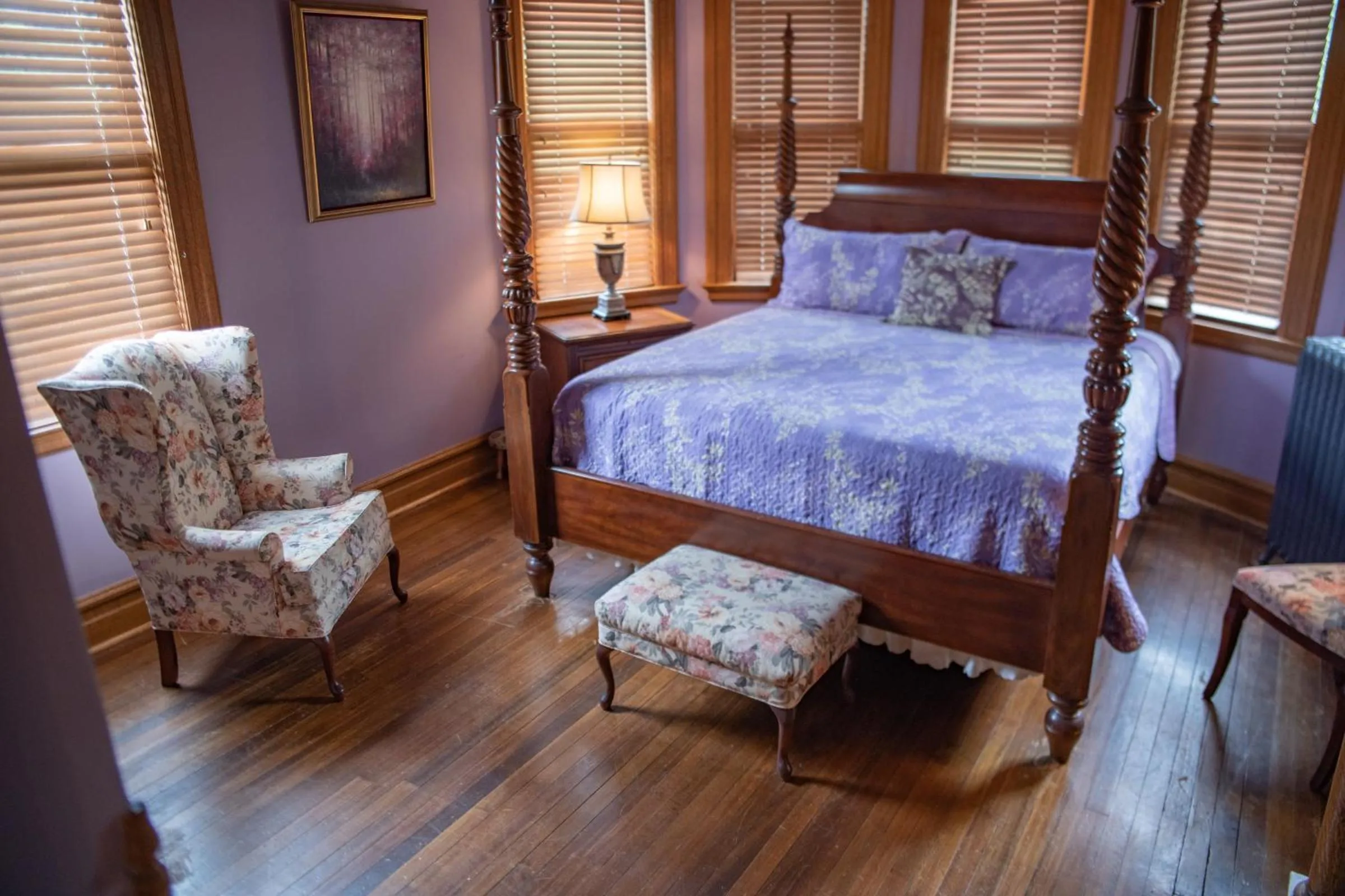 Bed in Elk River Hotel & Cafe