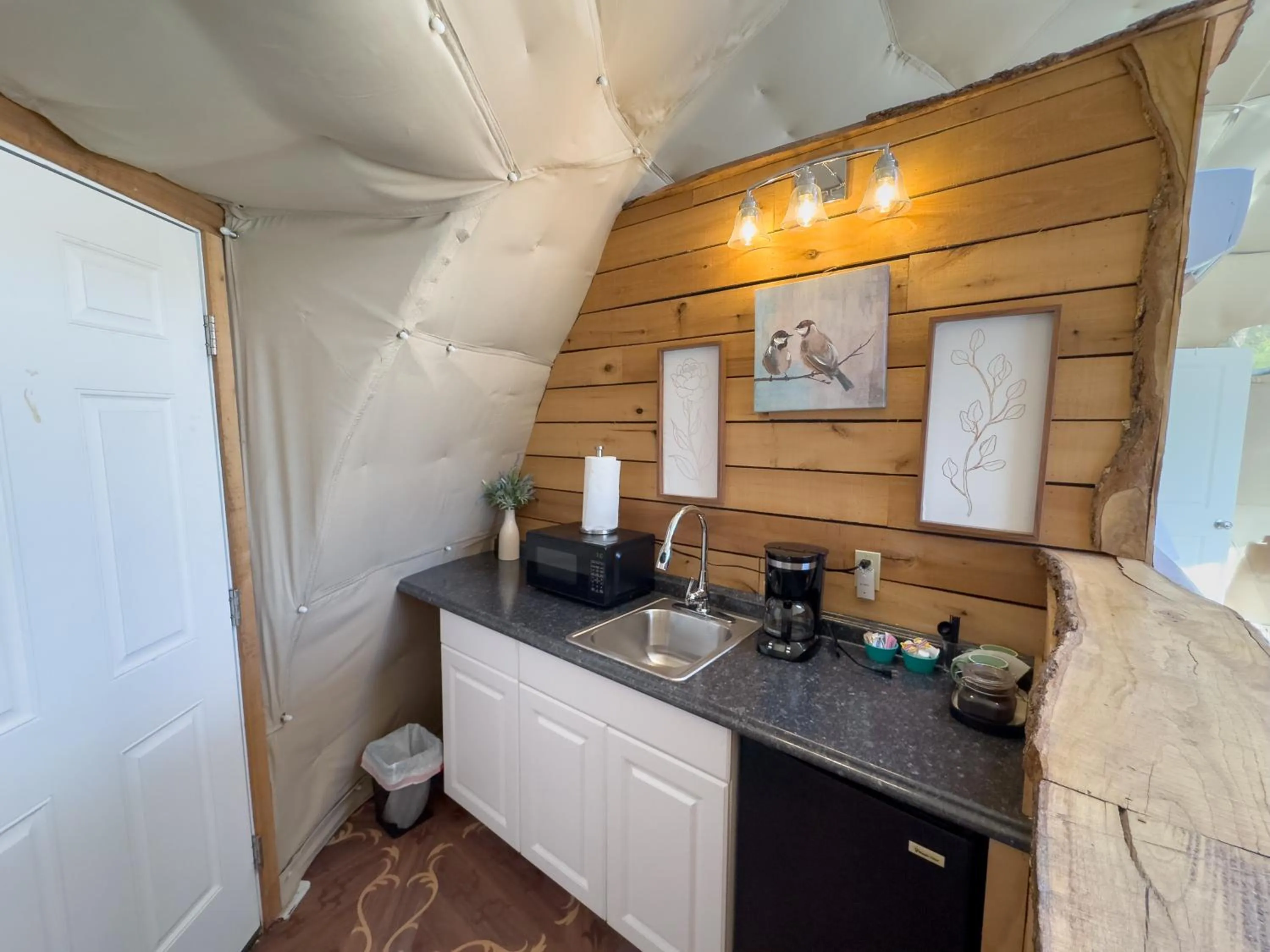 Elk River Hotel & Cafe