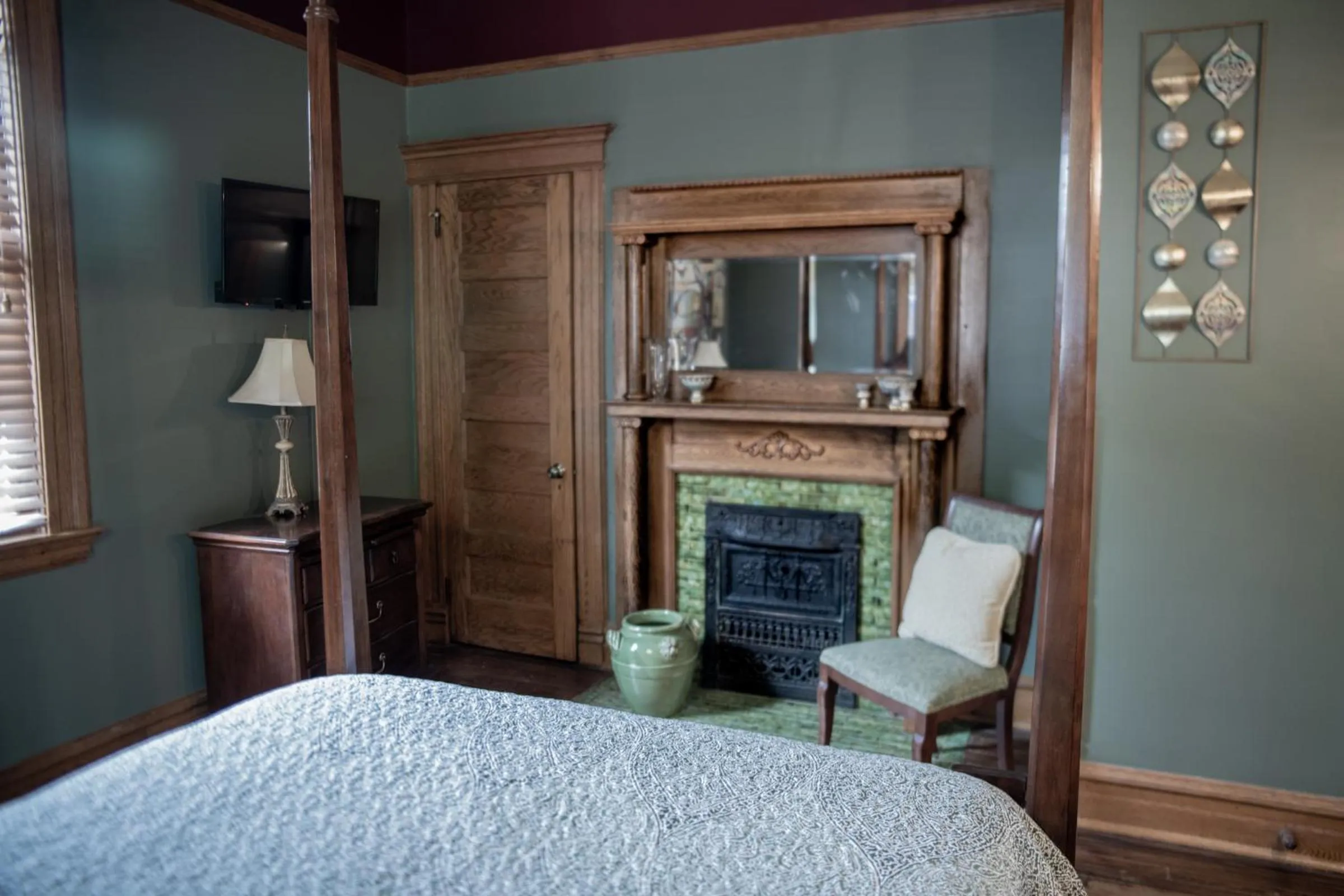 Bed in Elk River Hotel & Cafe