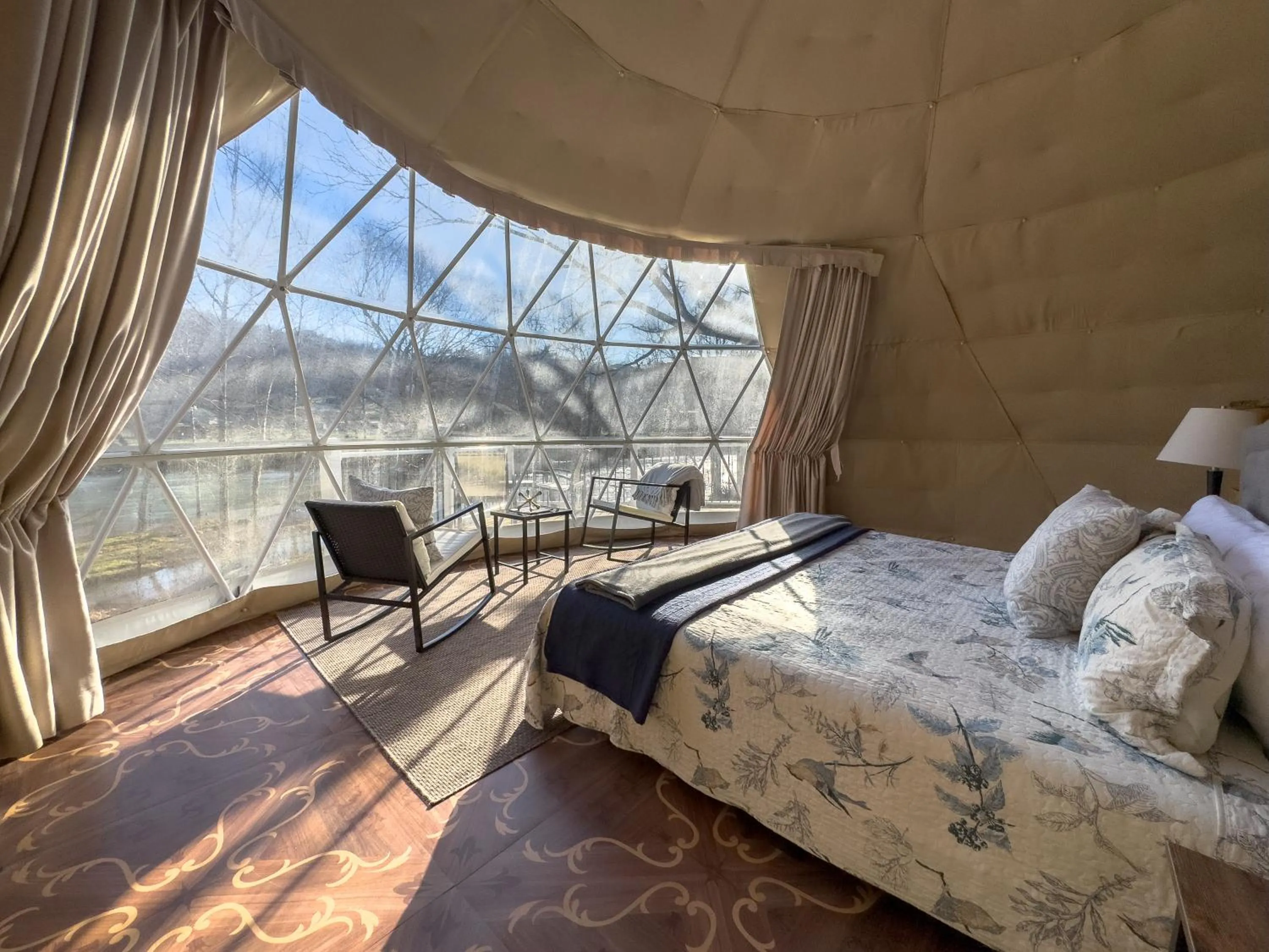 Bed in Elk River Hotel & Cafe