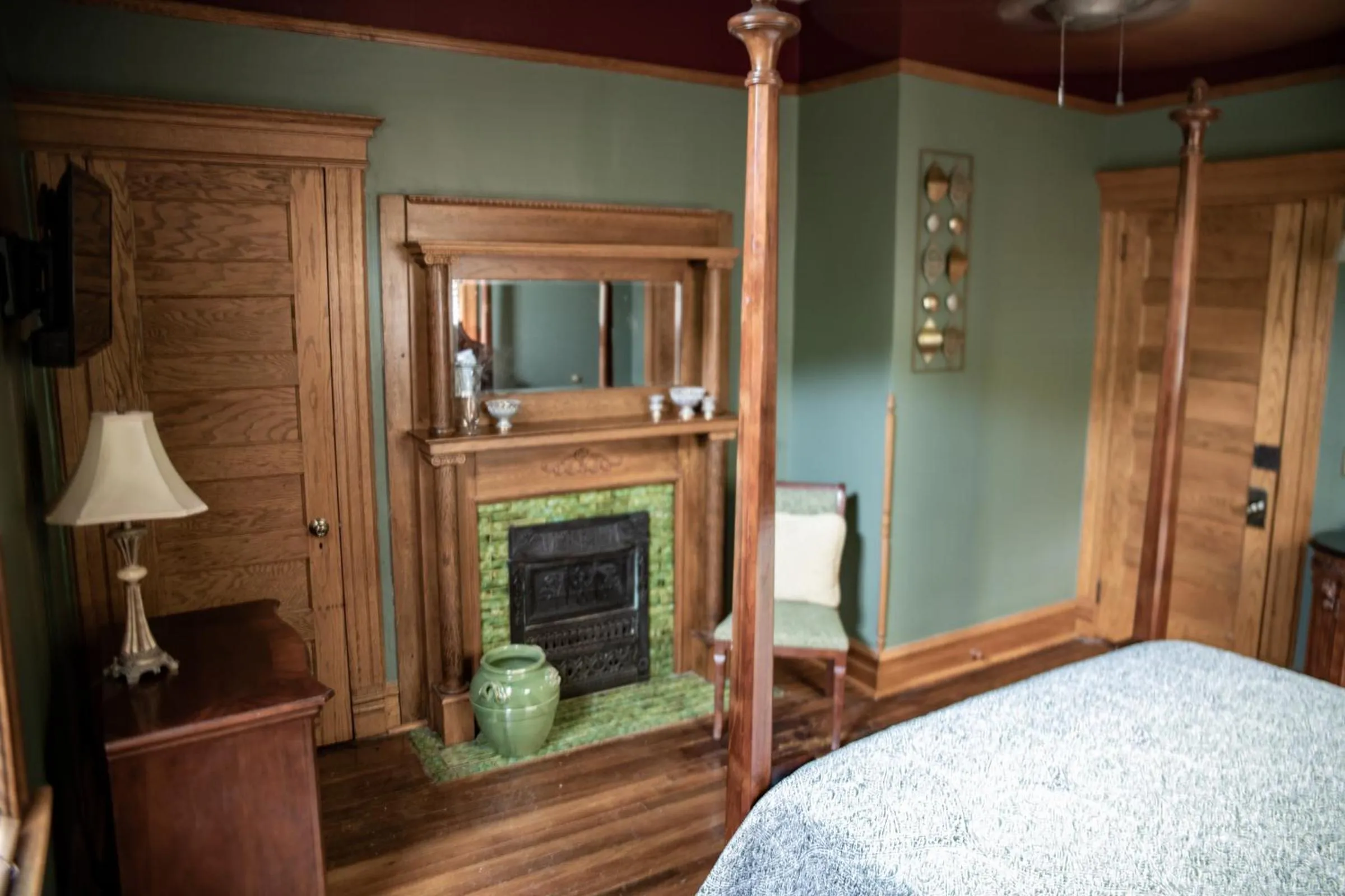 Bed in Elk River Hotel & Cafe