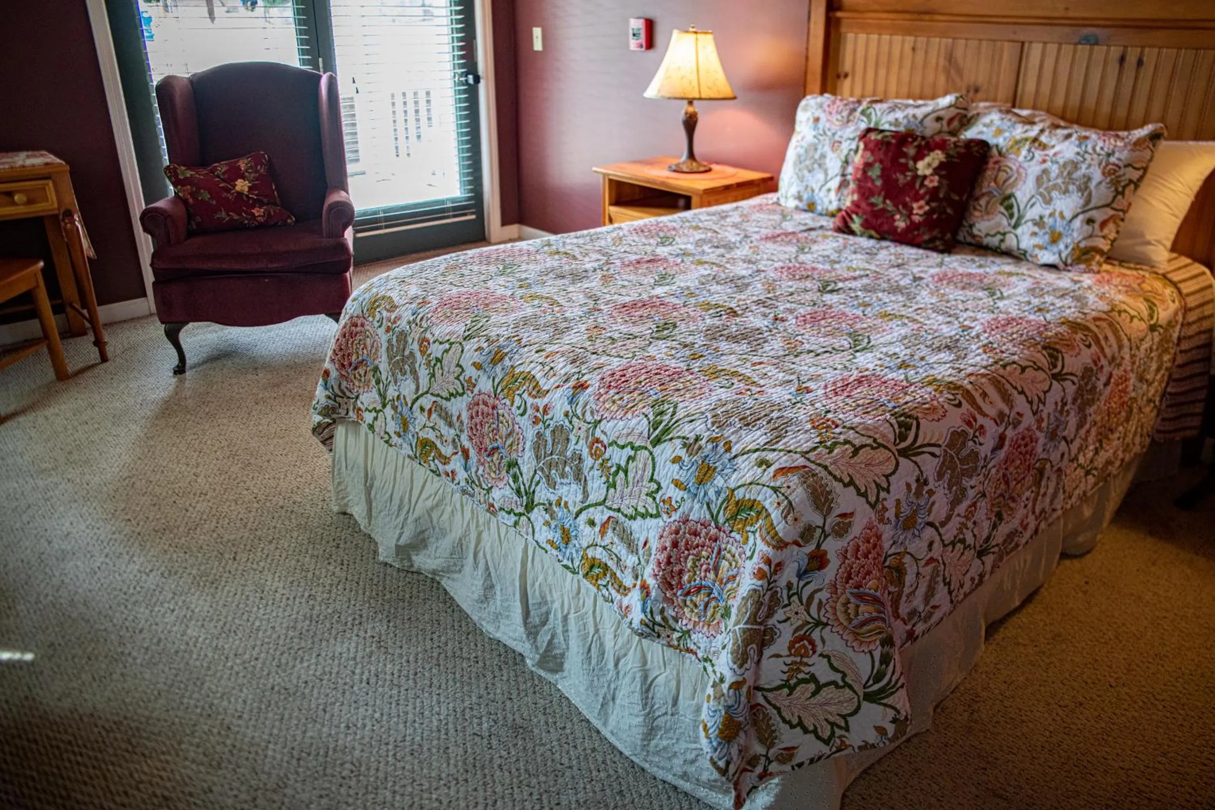 Bed in Elk River Hotel & Cafe