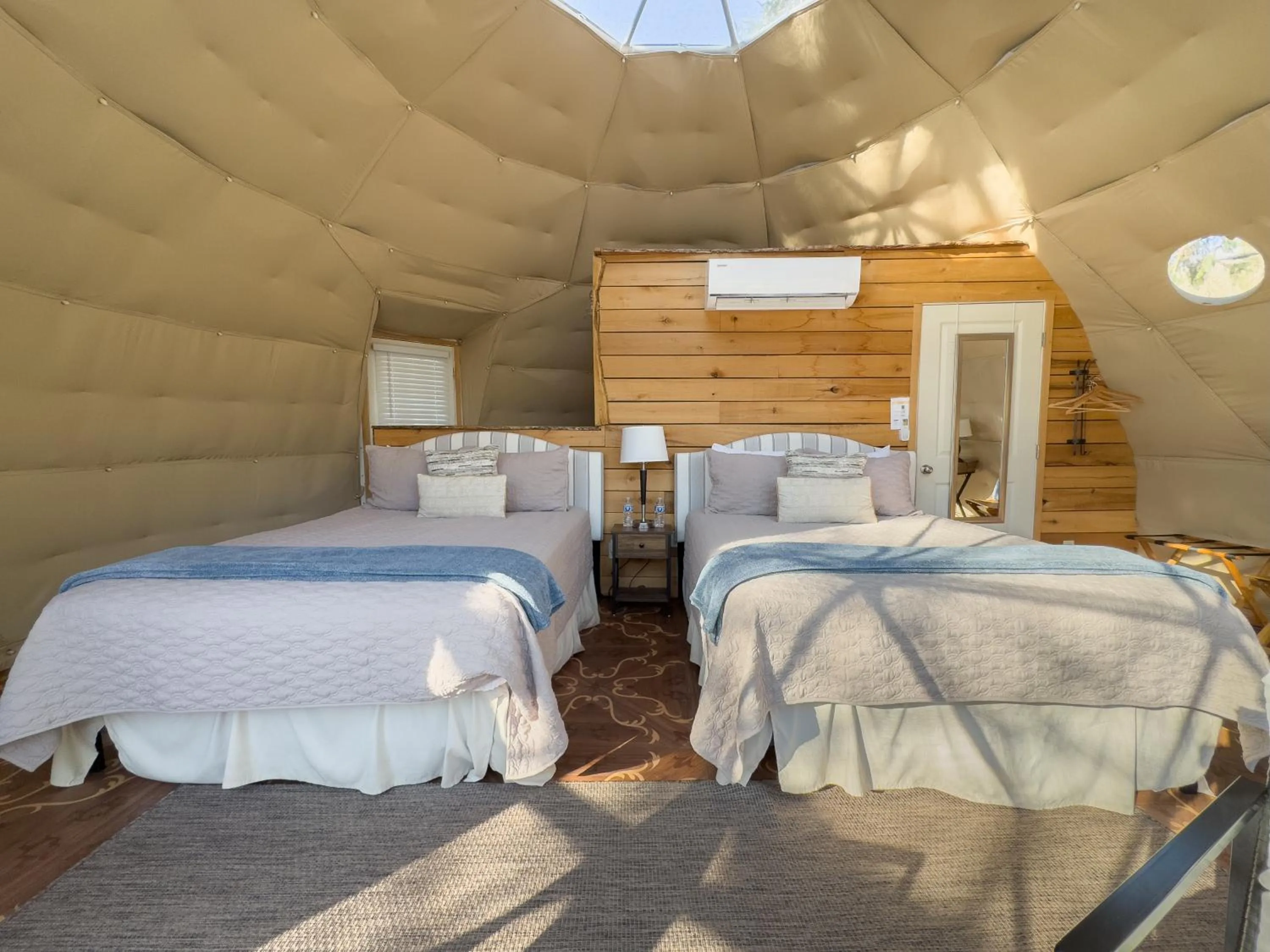 Bed in Elk River Hotel & Cafe