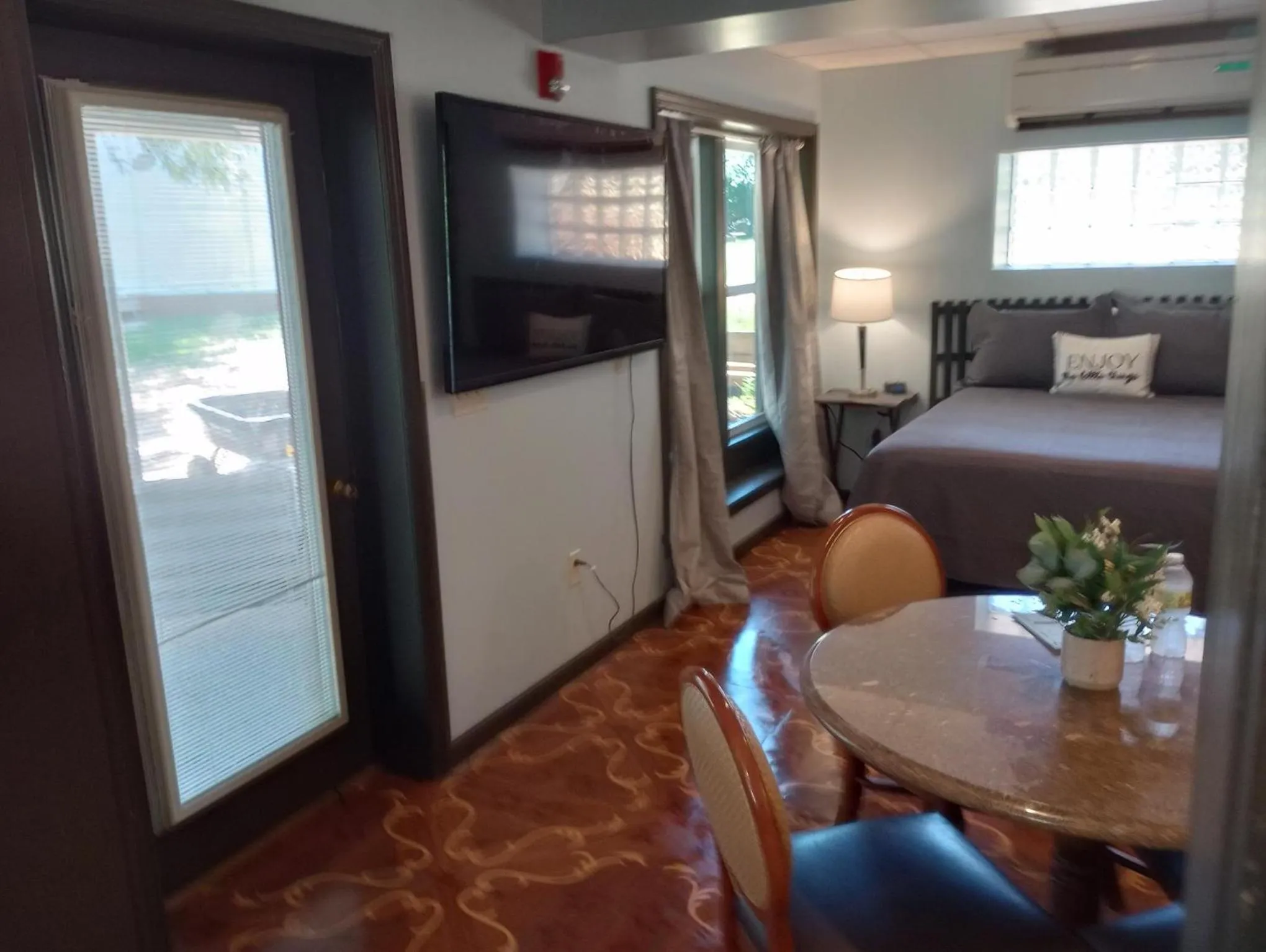 Bed in Elk River Hotel & Cafe