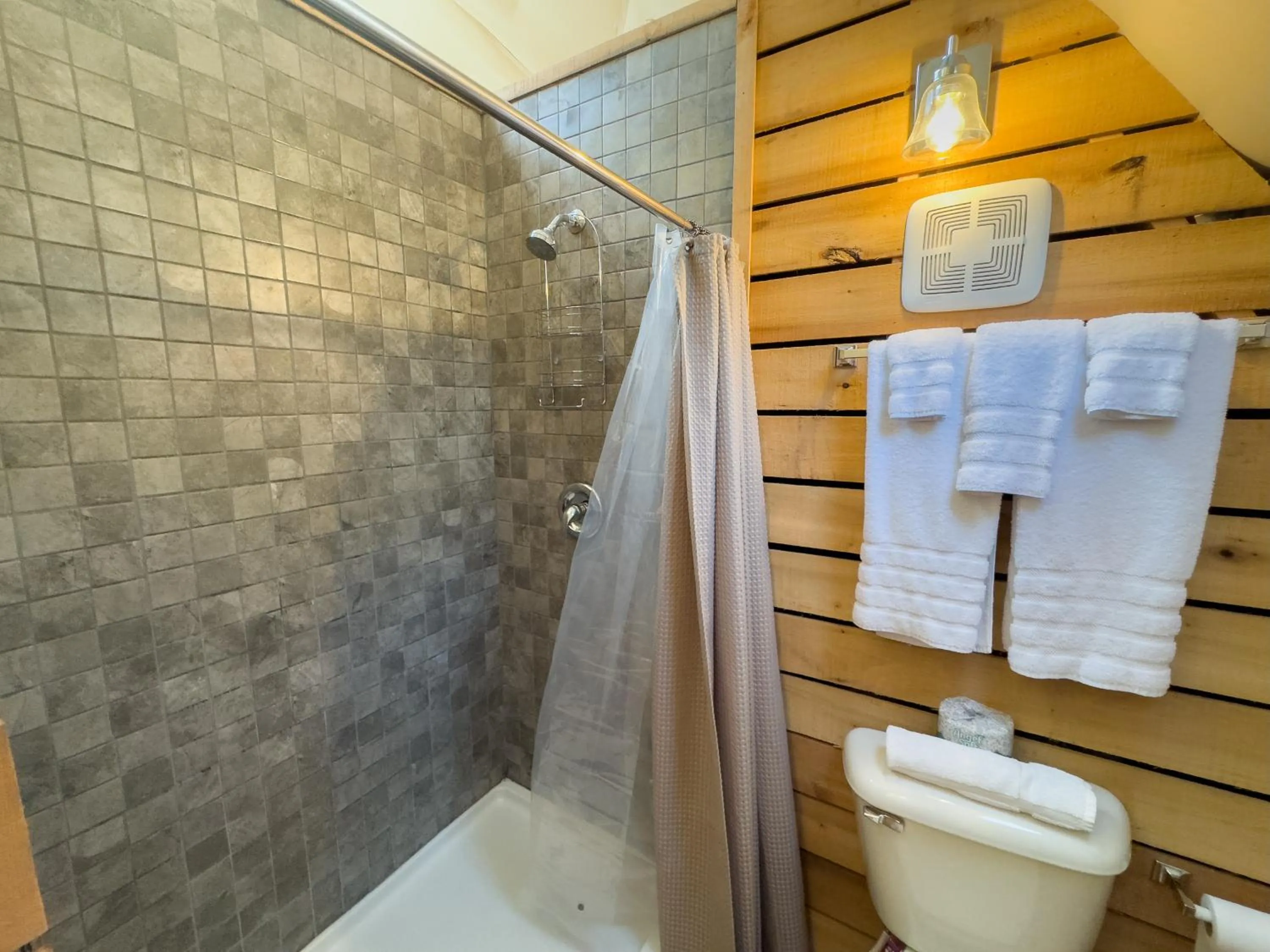 Elk River Hotel & Cafe