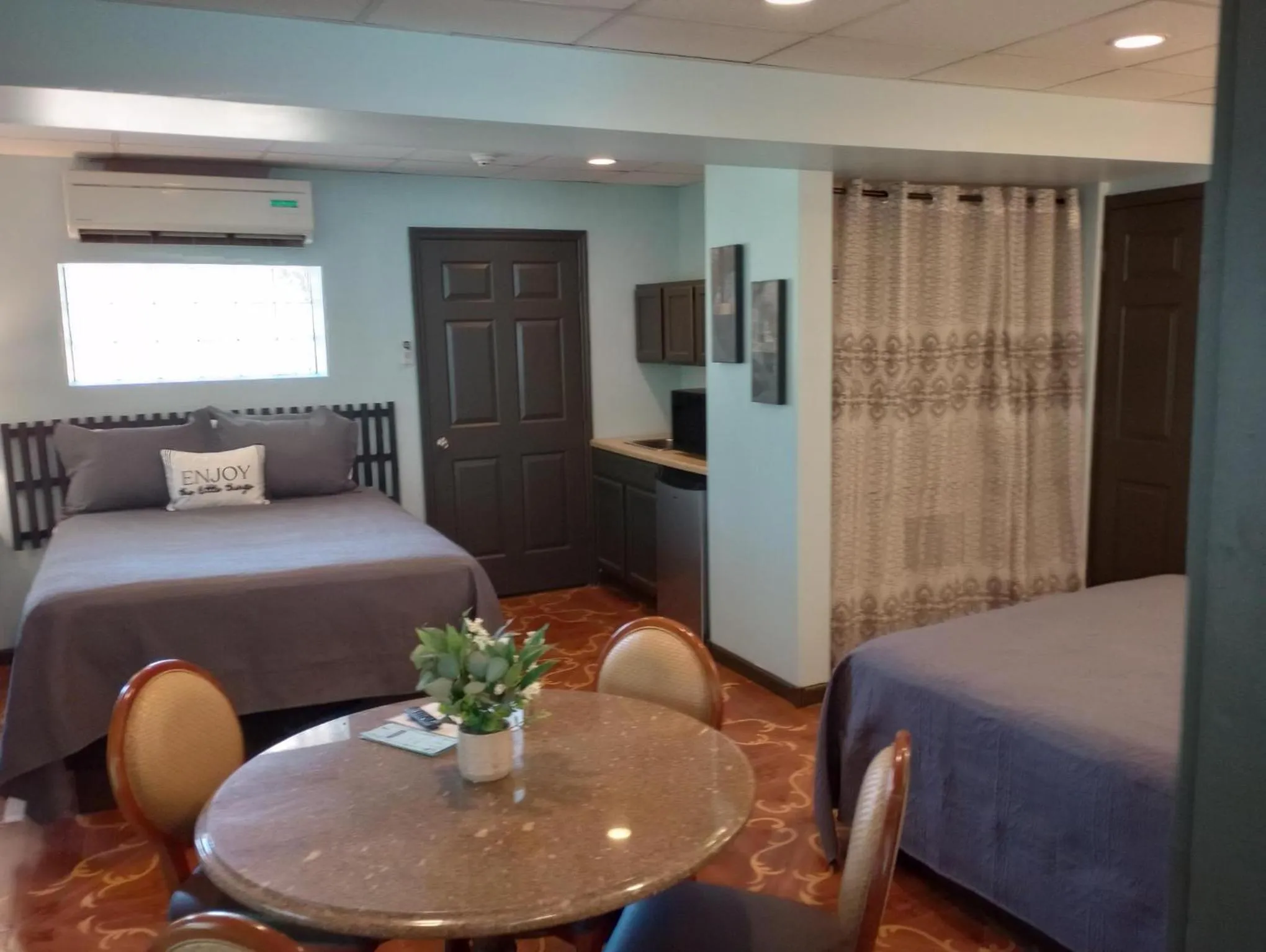 Bed in Elk River Hotel & Cafe