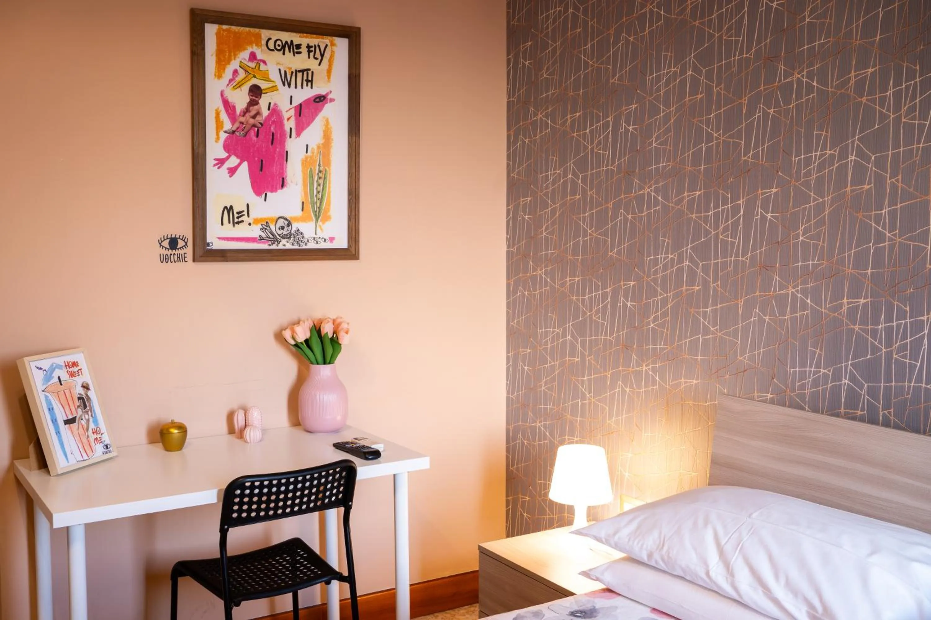 Bed in AJ Suite and Breakfast