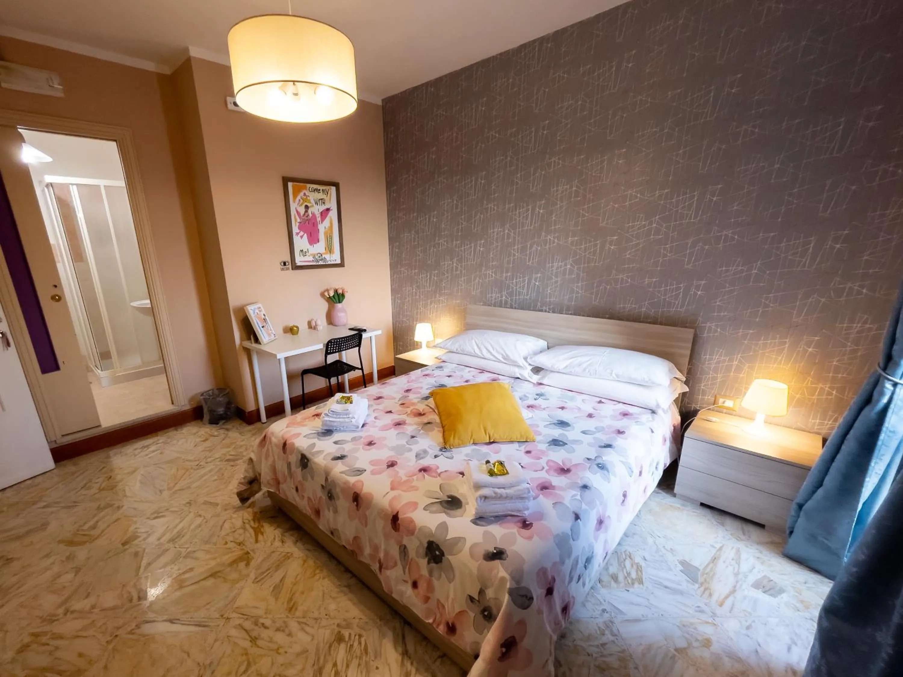 Bed in AJ Suite and Breakfast