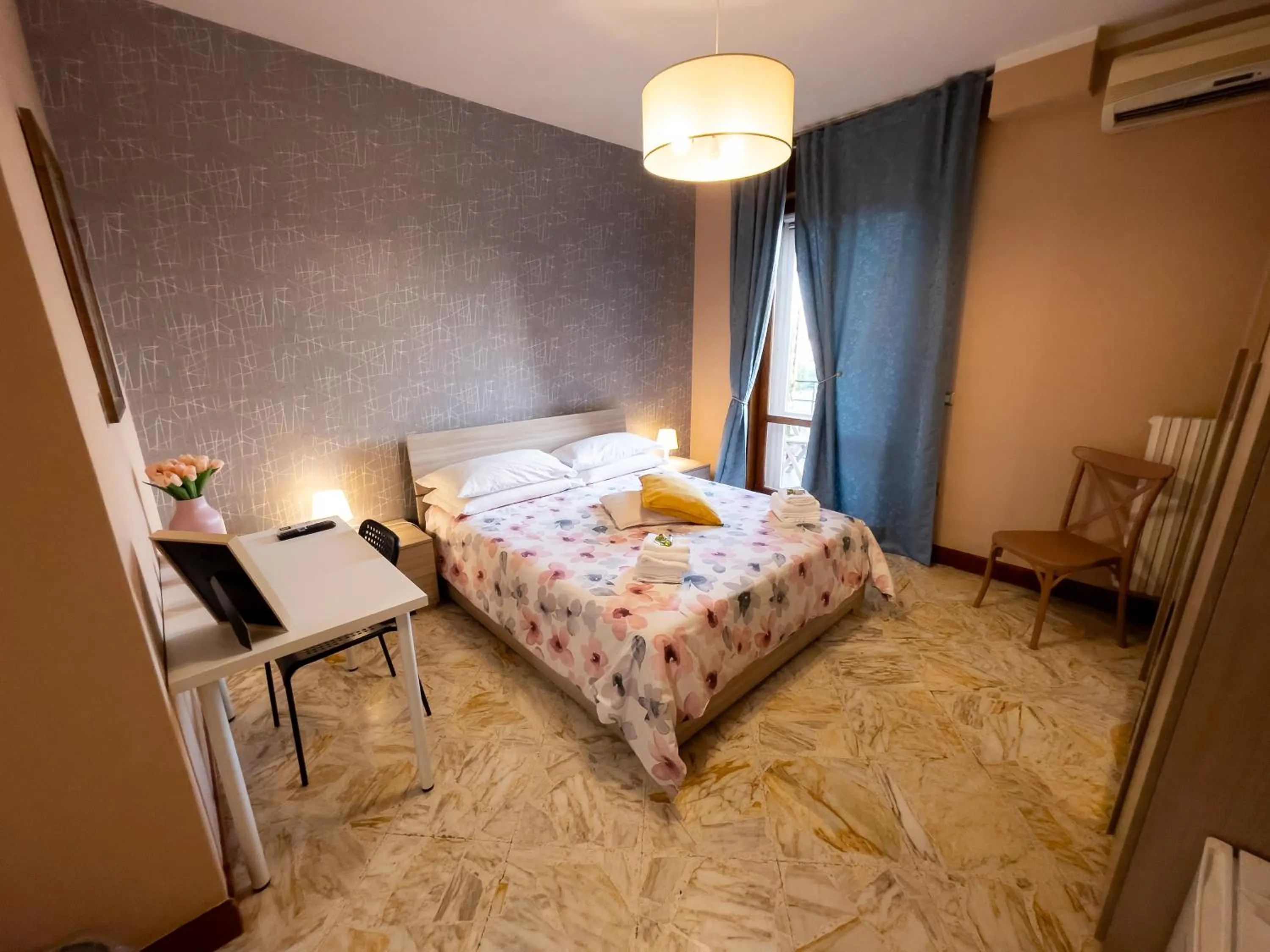 Bed in AJ Suite and Breakfast