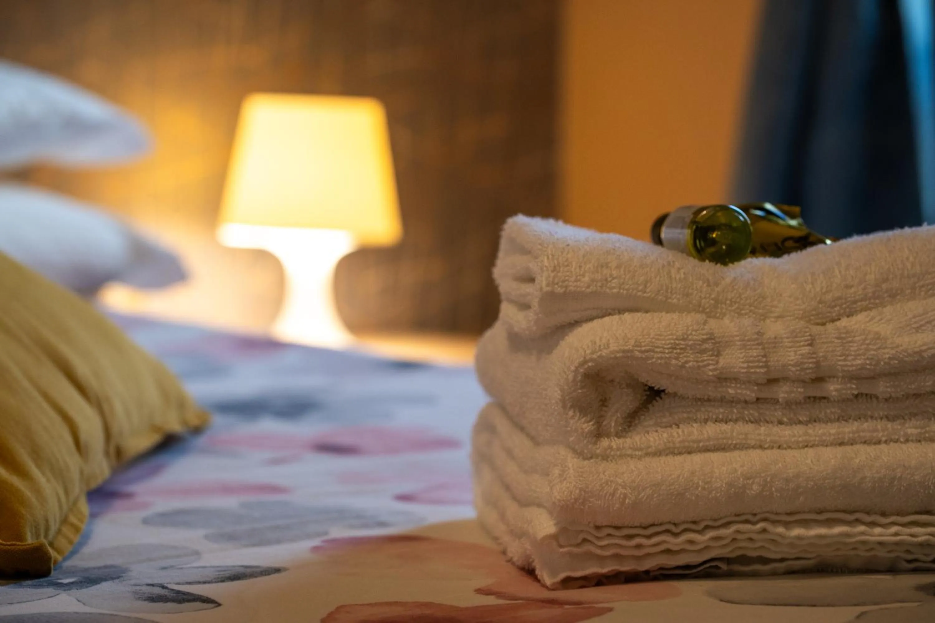 Bed in AJ Suite and Breakfast