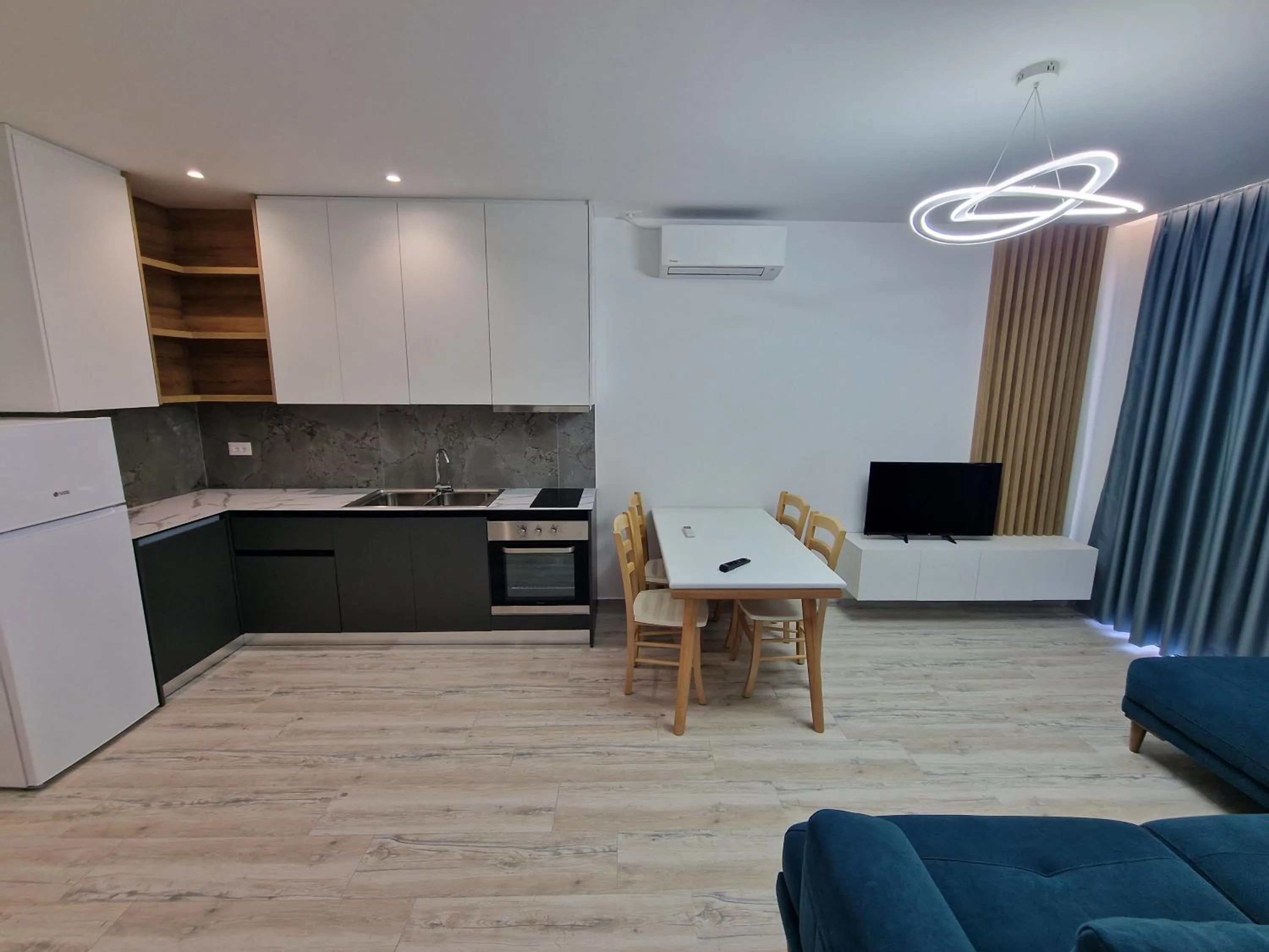 Kitchen or kitchenette in Joanna Suites