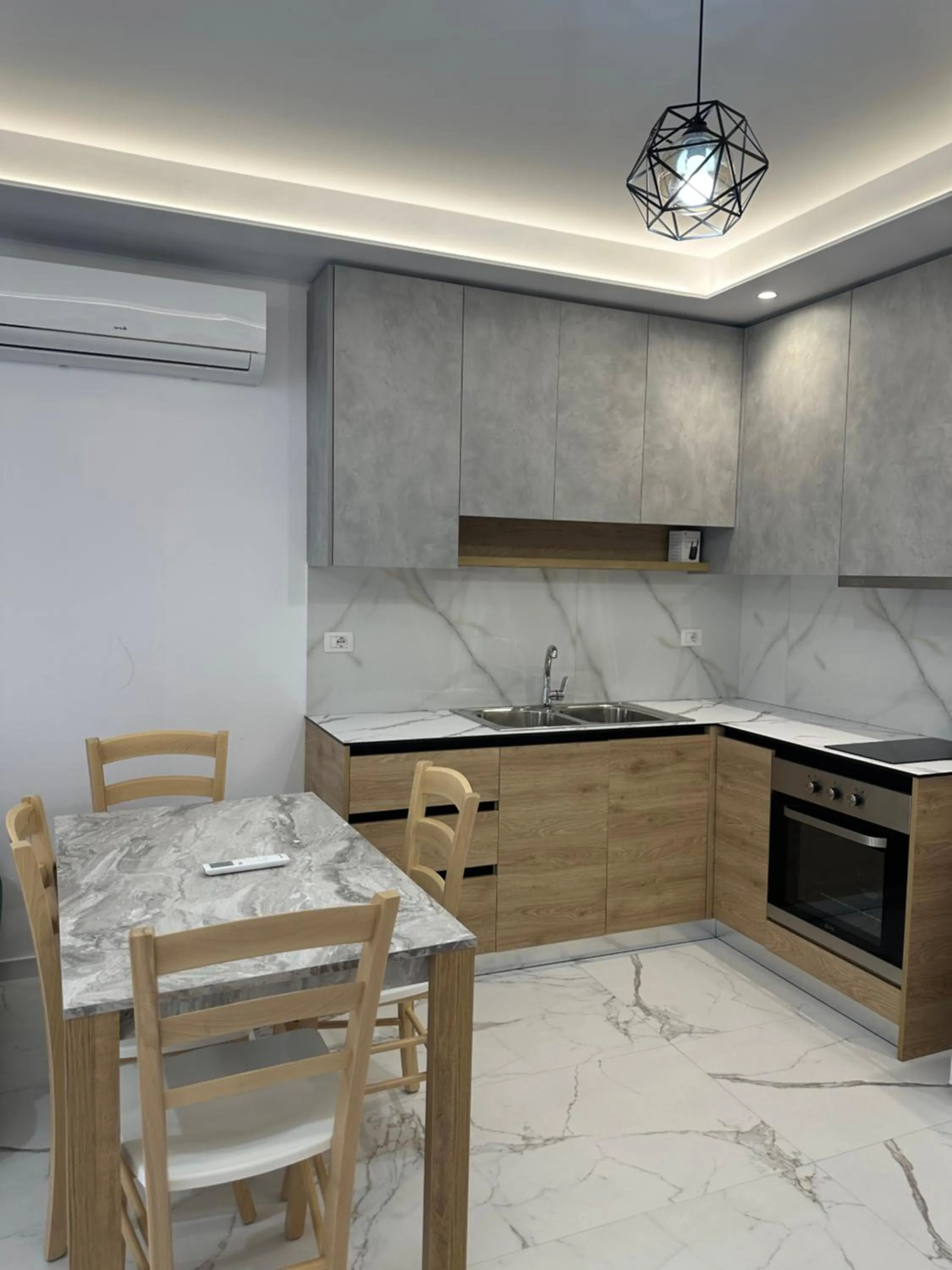 Kitchen or kitchenette in Joanna Suites