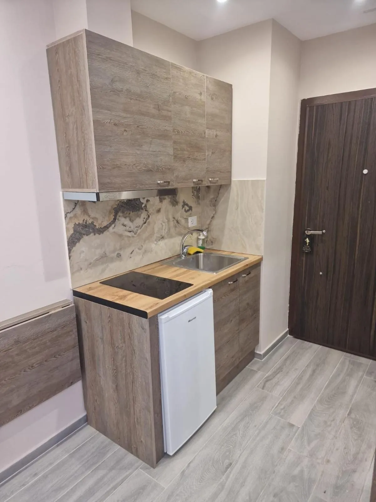 Kitchen or kitchenette in Joanna Suites