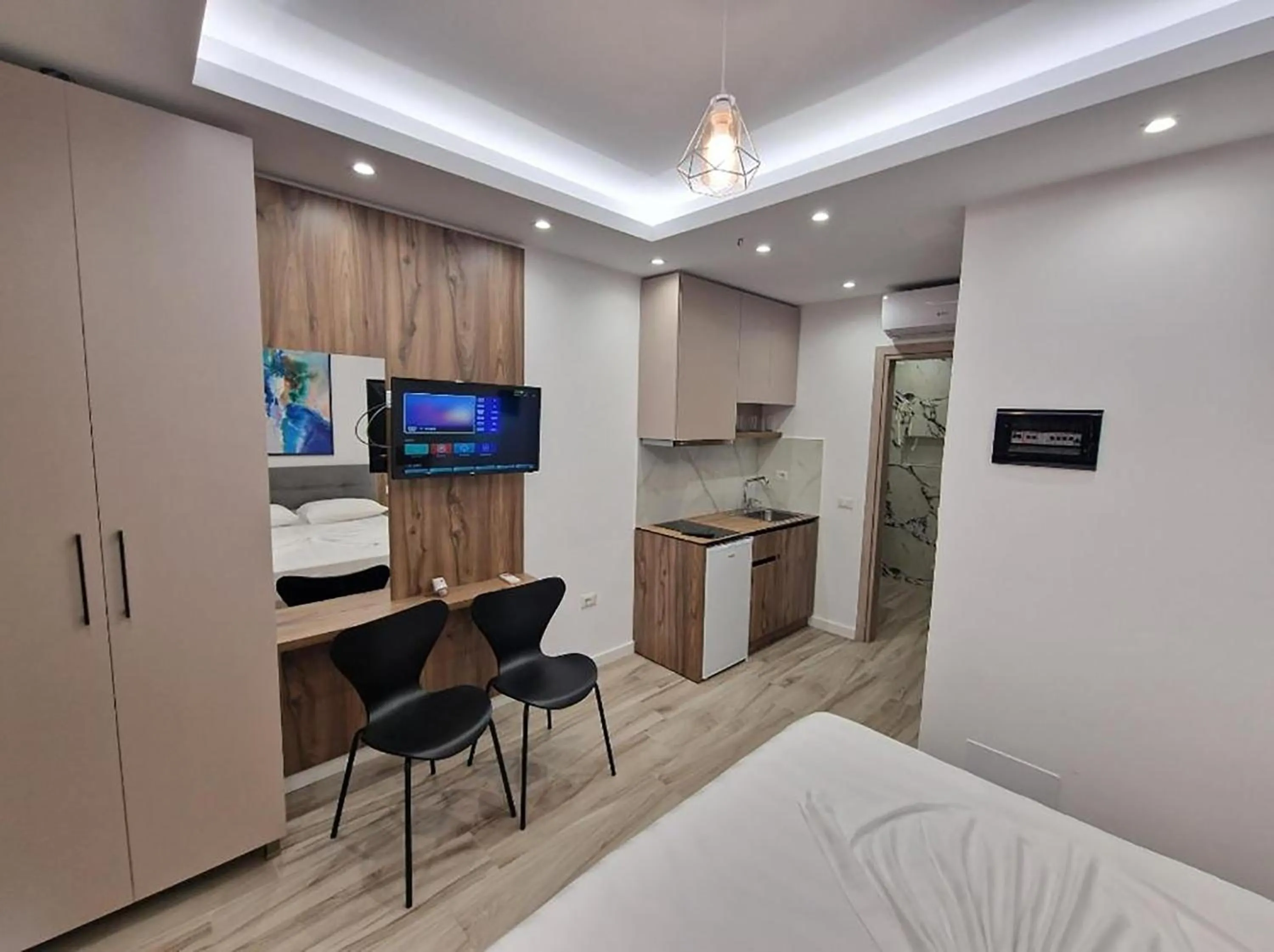 Kitchen or kitchenette in Joanna Suites
