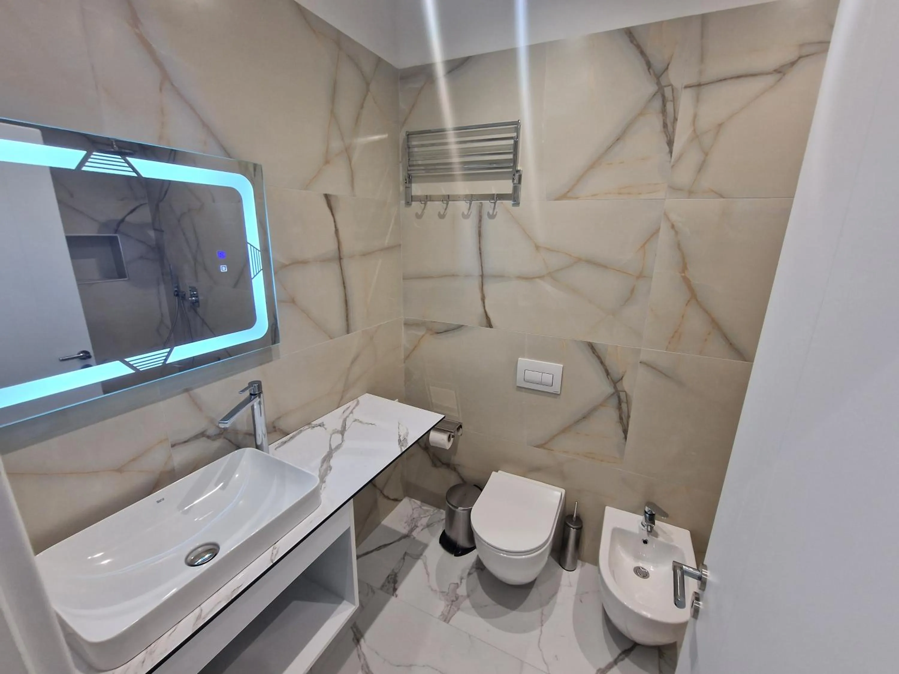 Shower in Joanna Suites