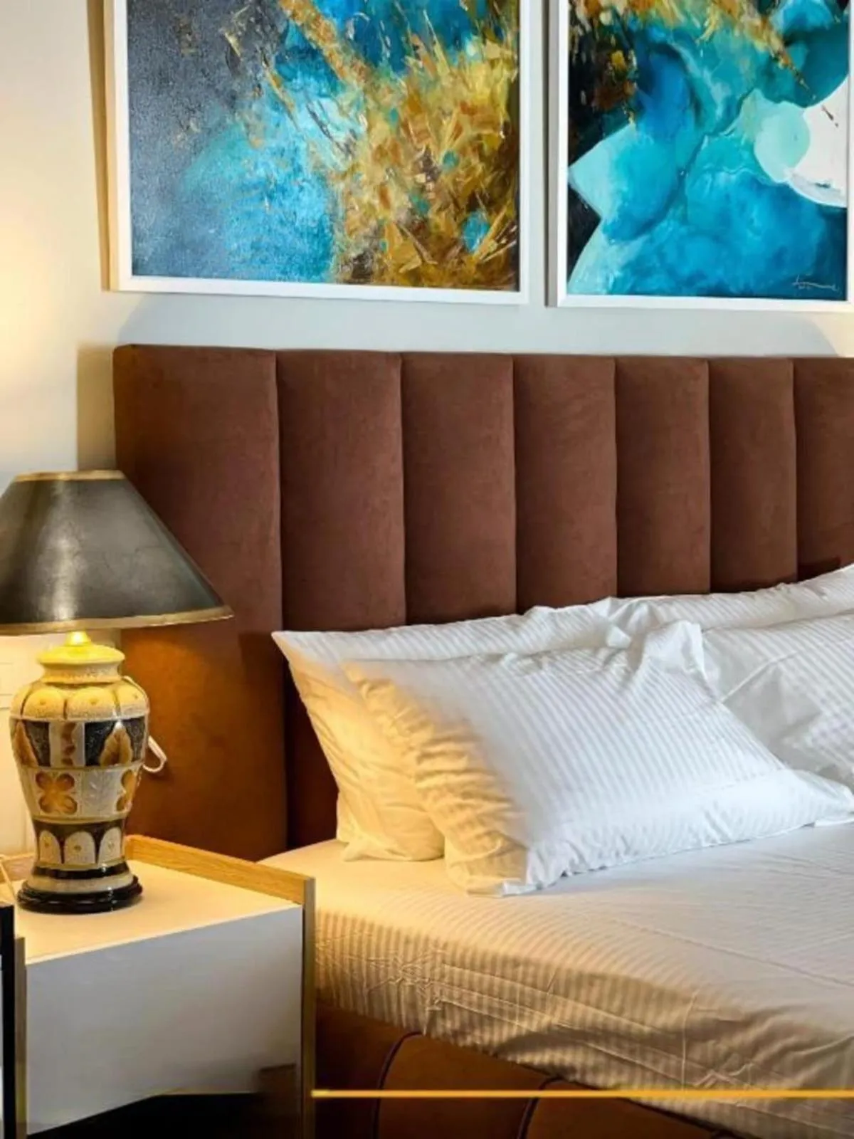 Bedroom, Bed in Joanna Suites