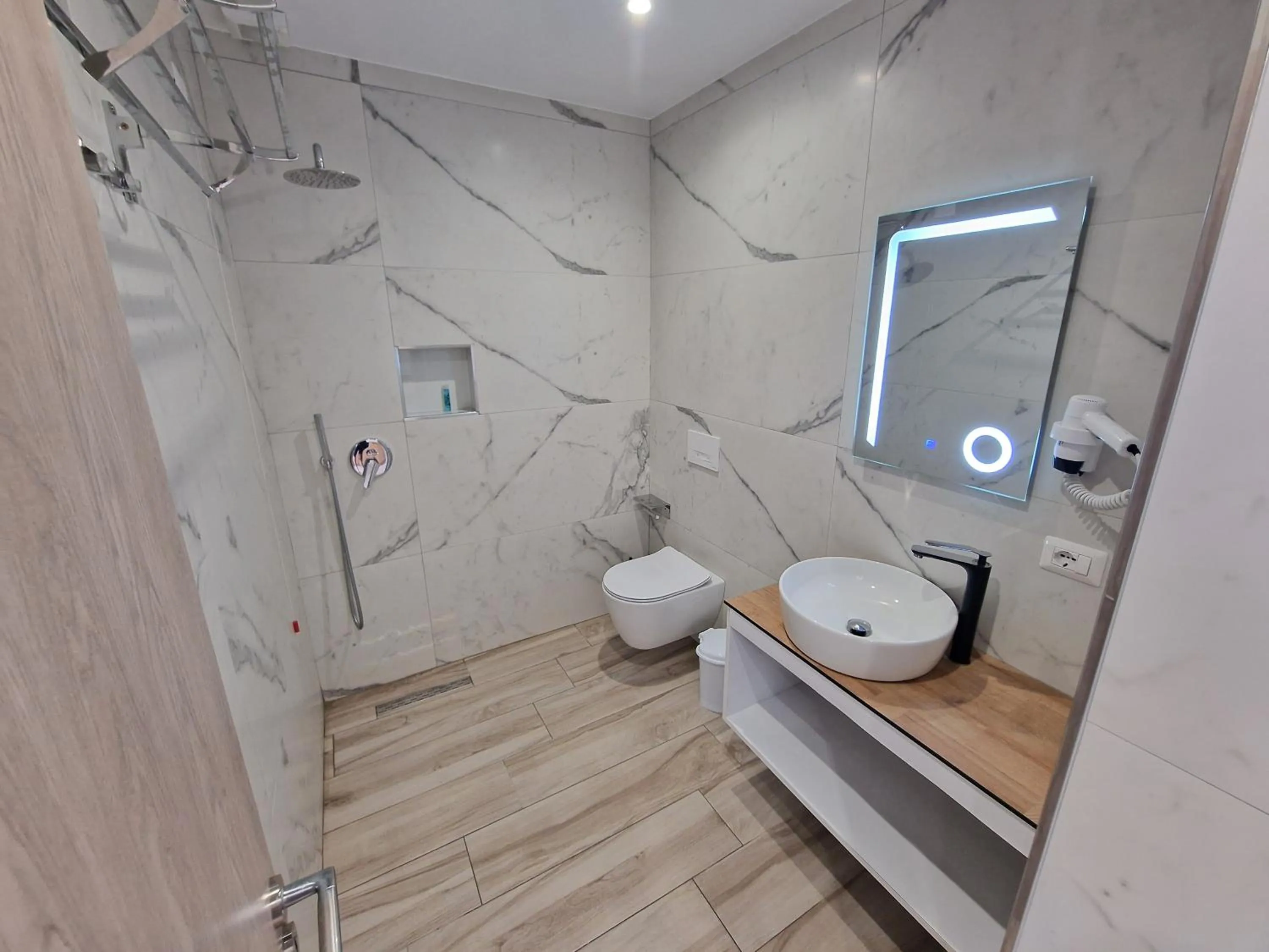 Shower in Joanna Suites