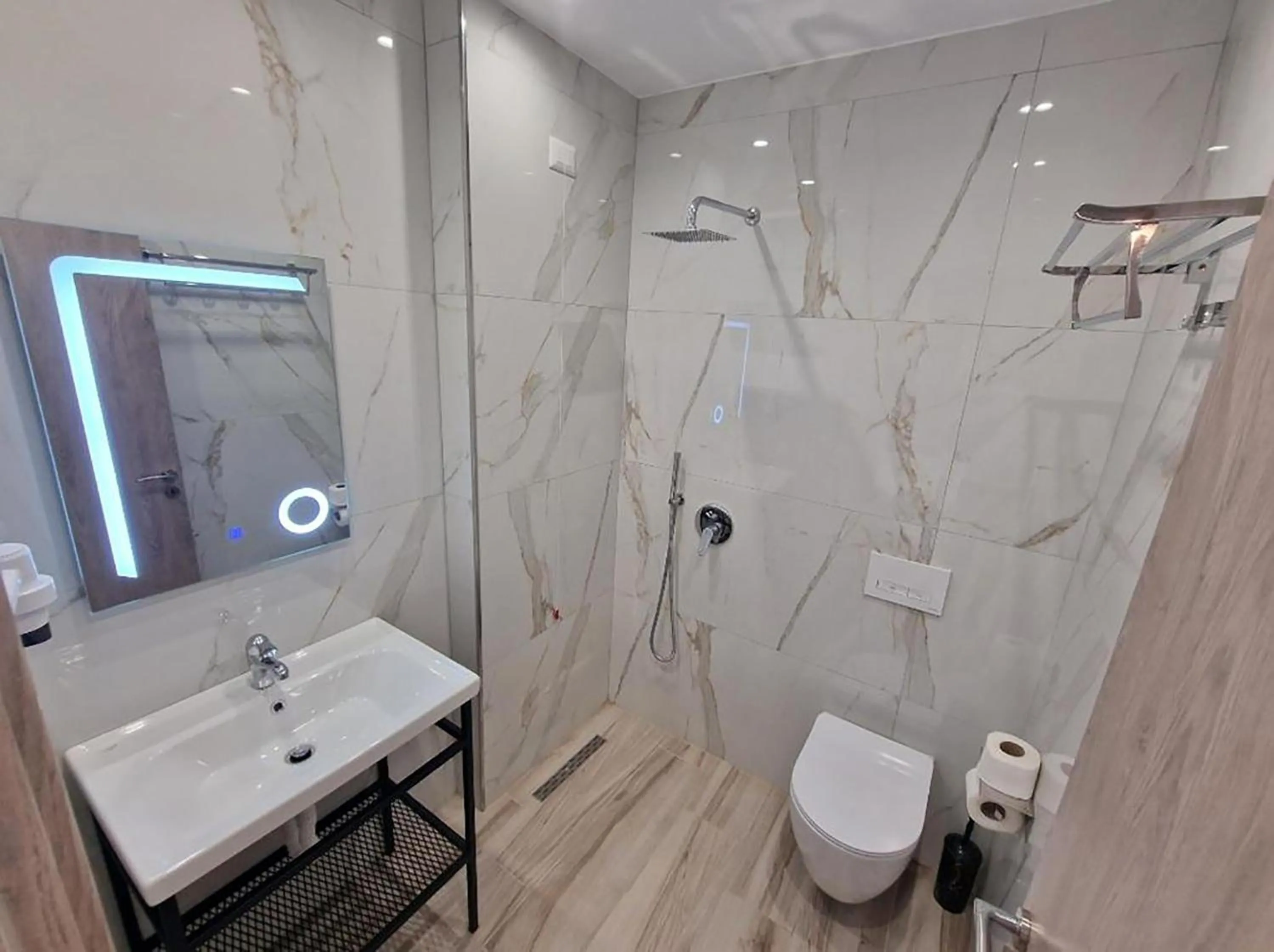 Shower in Joanna Suites