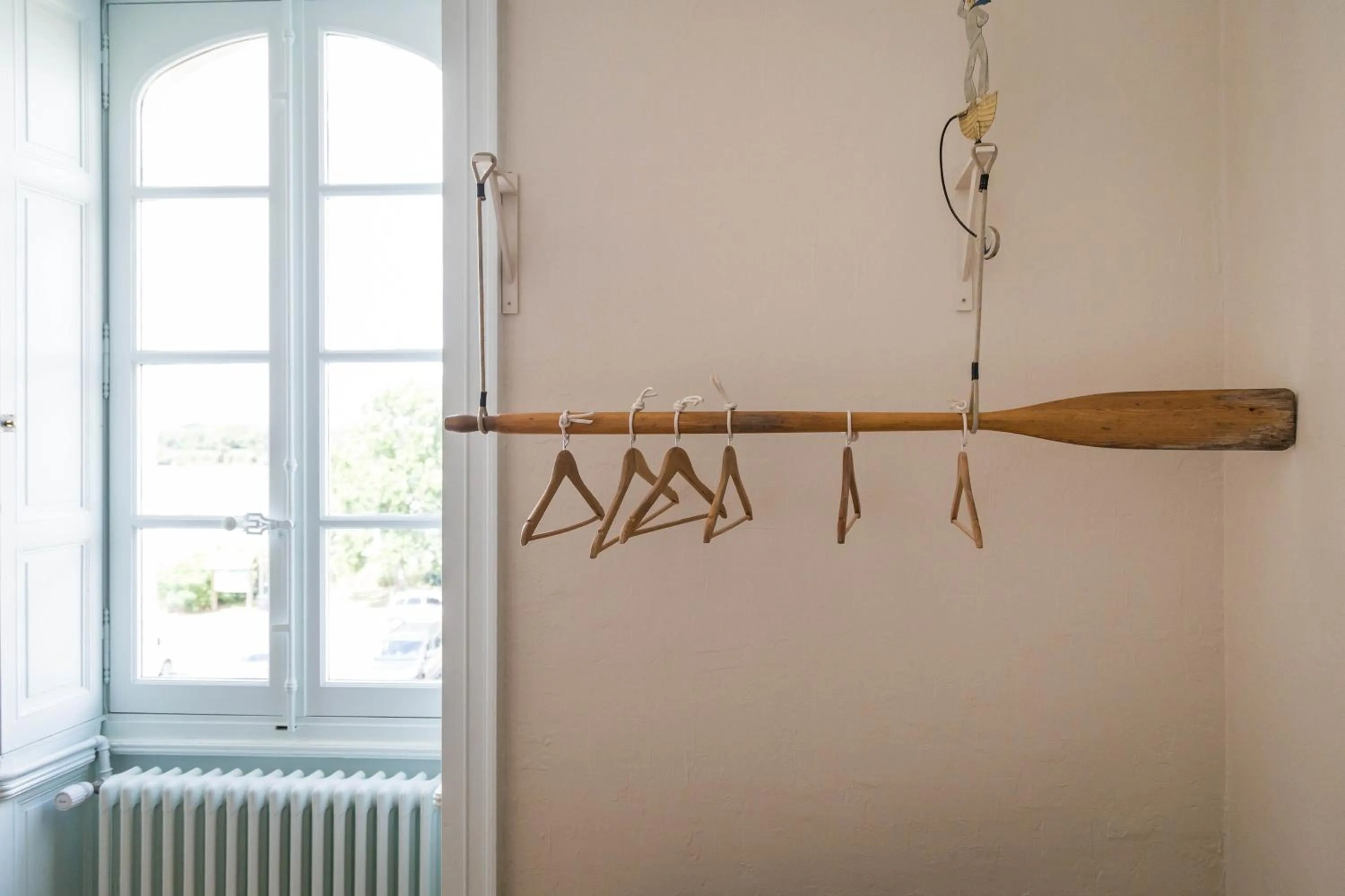 wardrobe in La Houache Chambres d'Hôtes