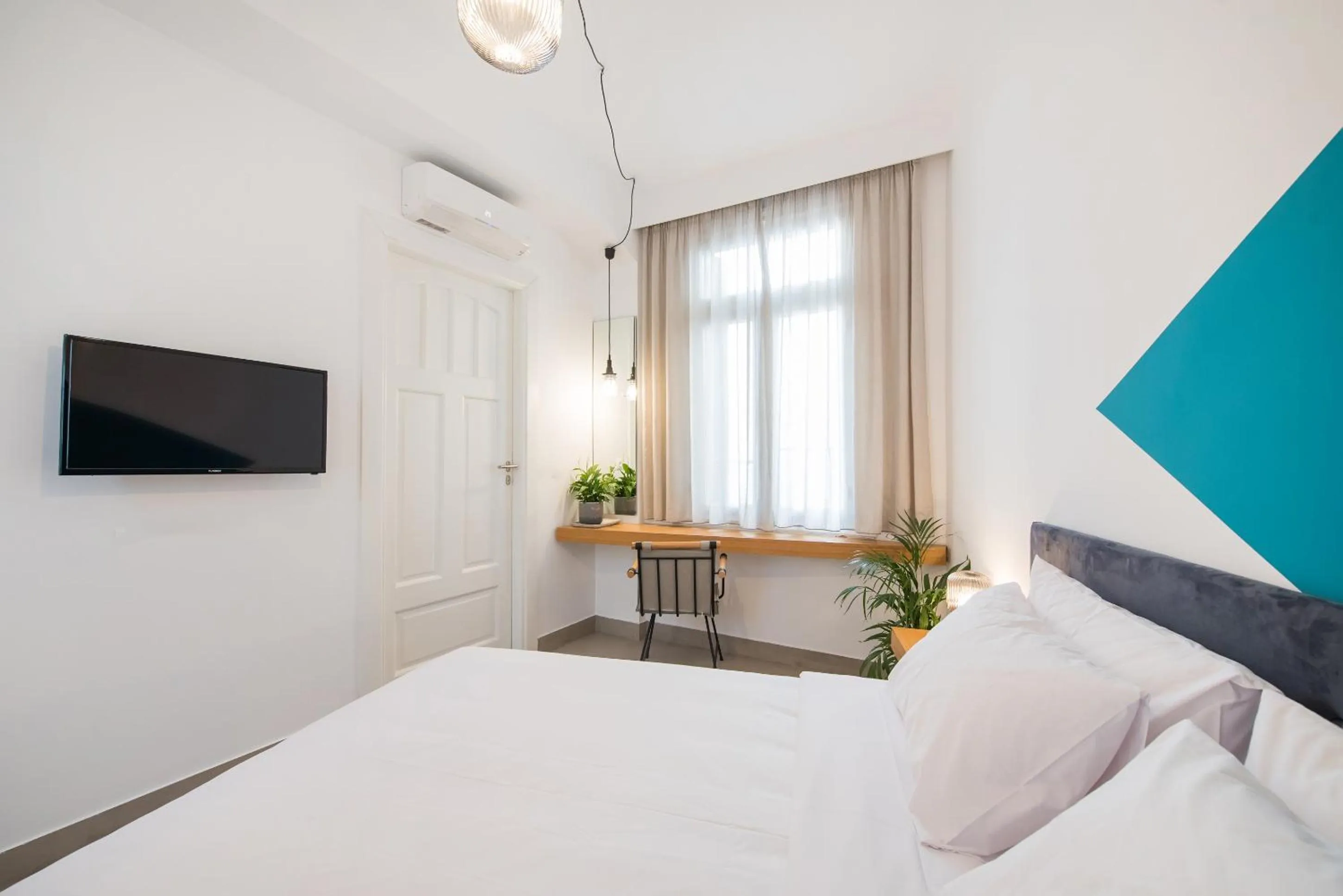 Bed in MONK Monastiraki Suites