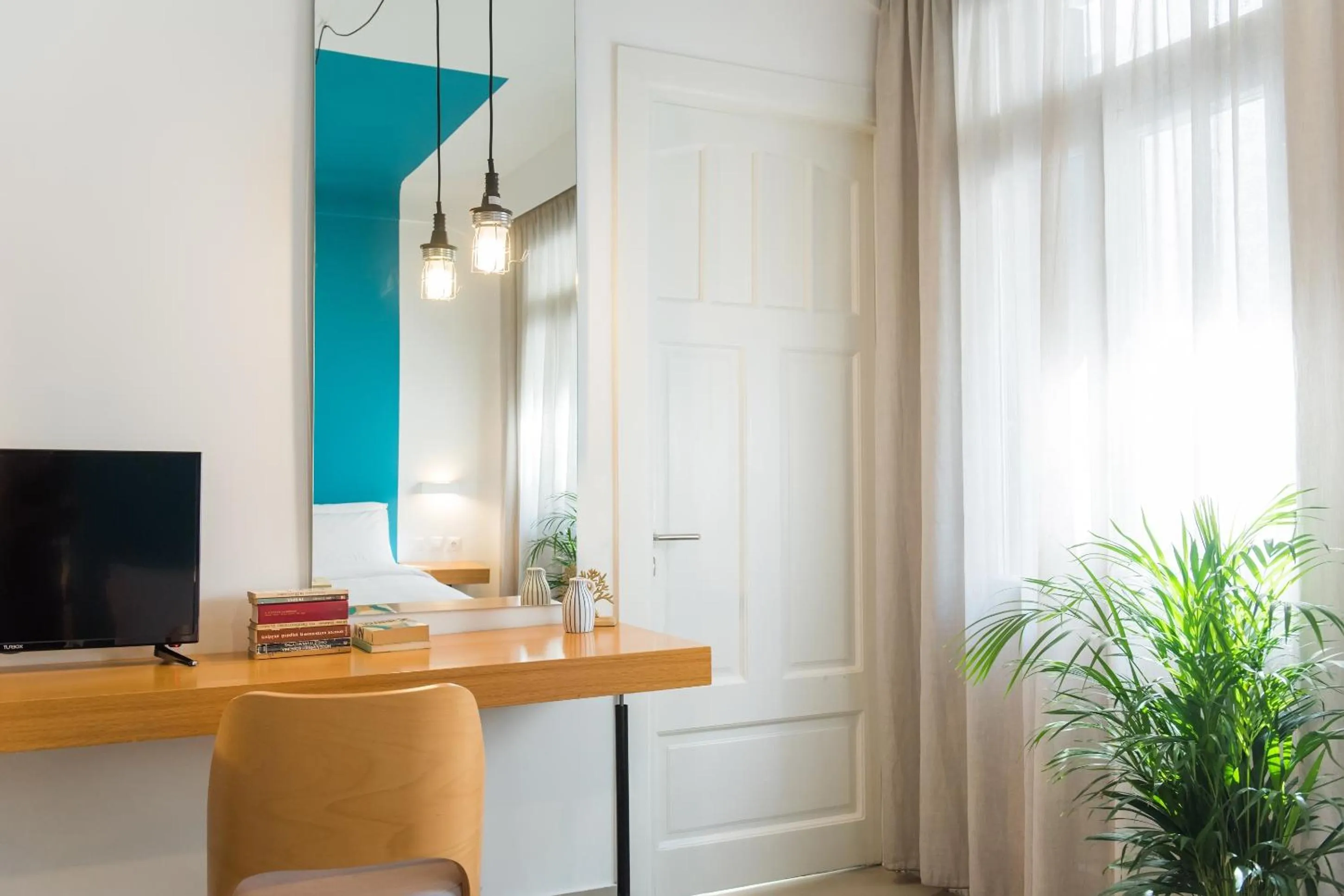 TV and multimedia in MONK Monastiraki Suites