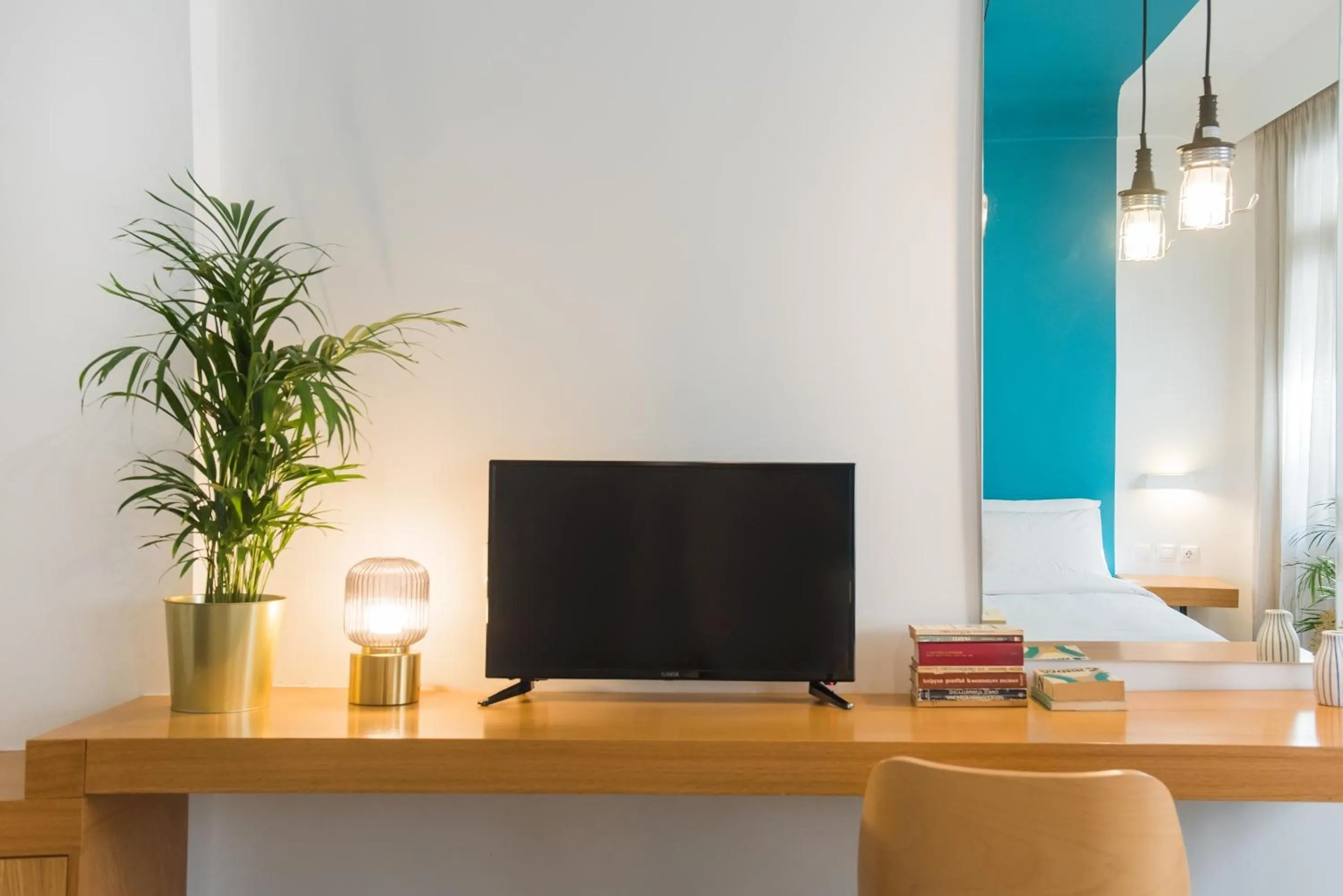 TV and multimedia in MONK Monastiraki Suites