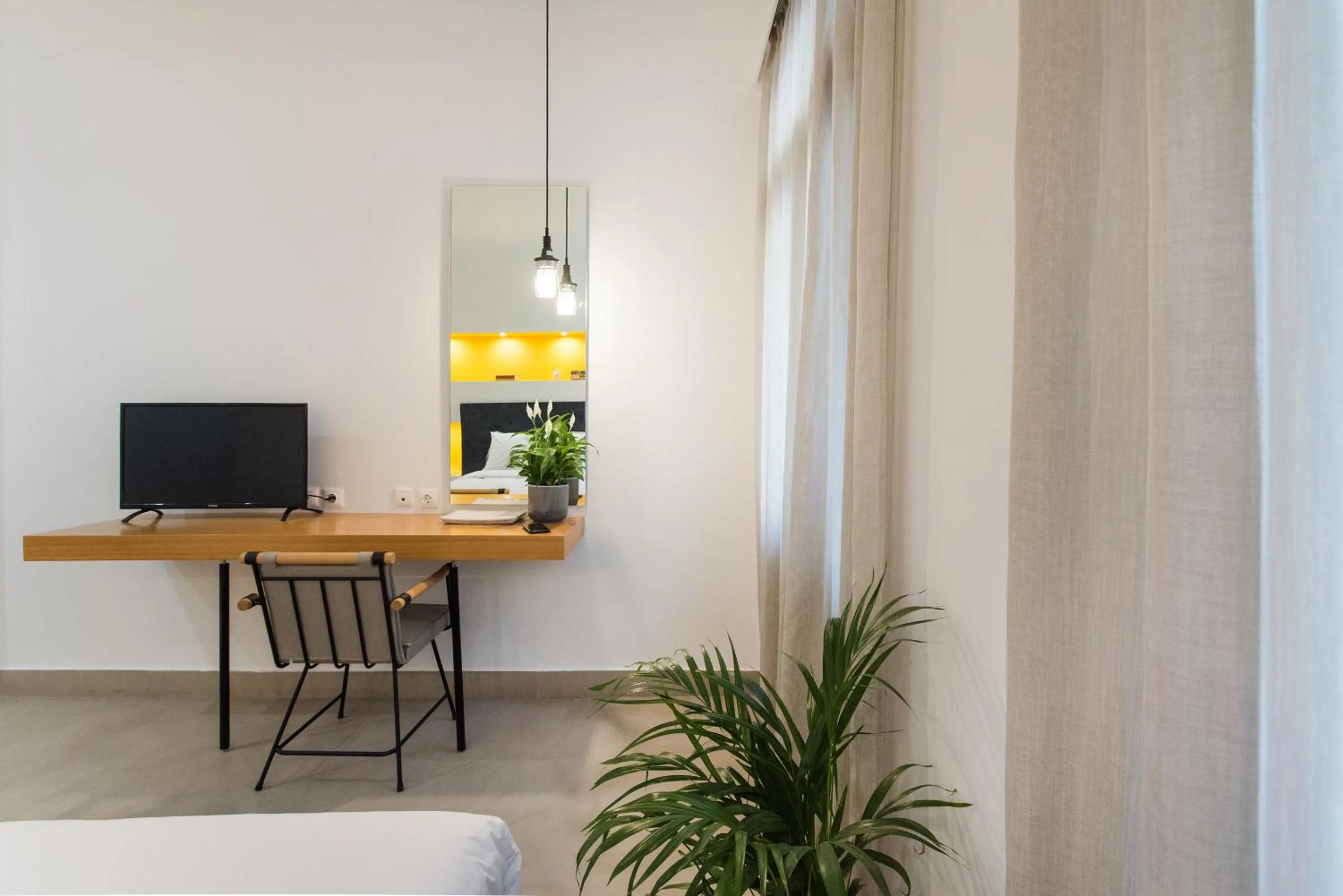 TV and multimedia in MONK Monastiraki Suites