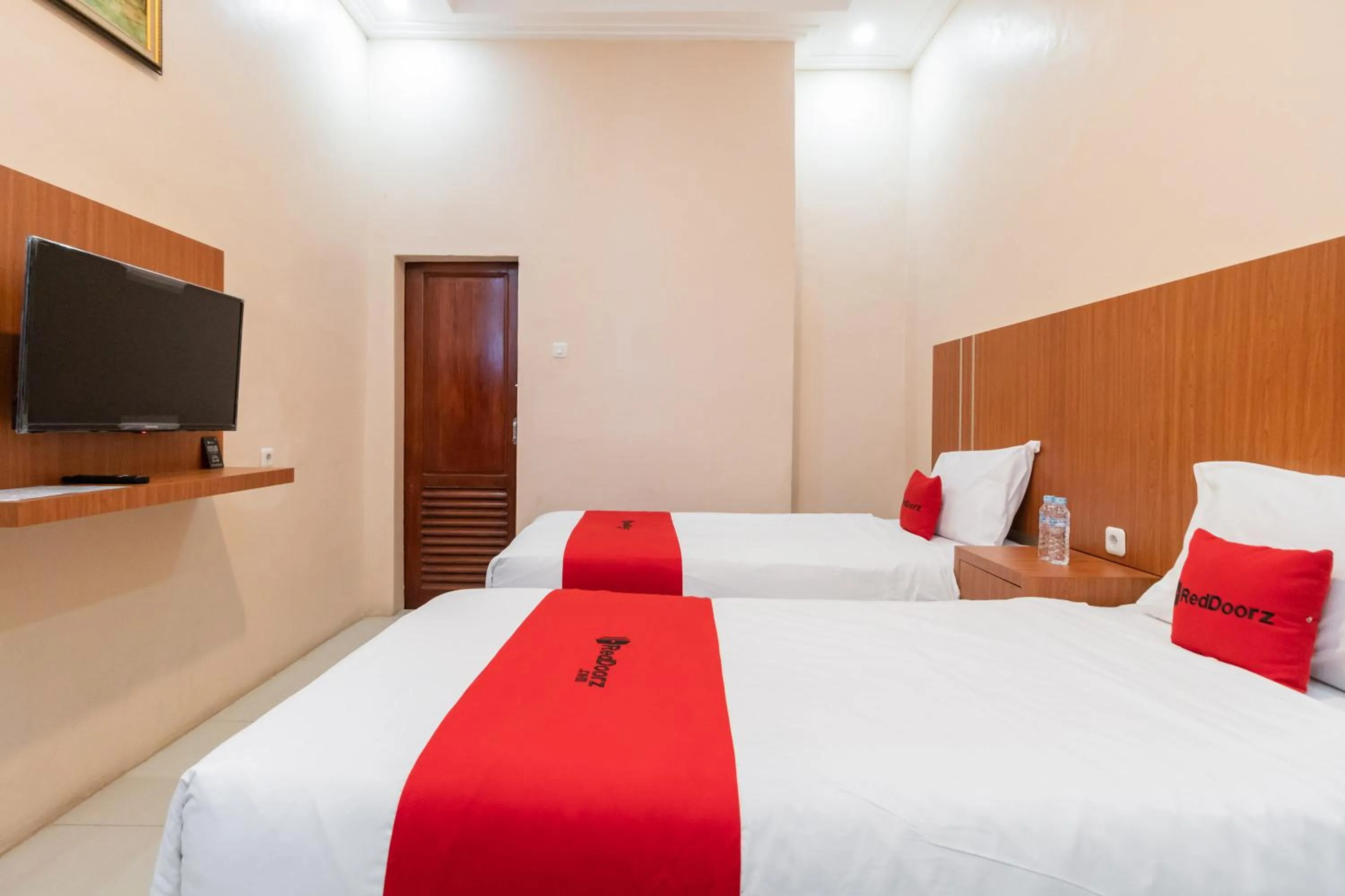 Bedroom, Bed in RedDoorz Syariah near RS Mata Padang