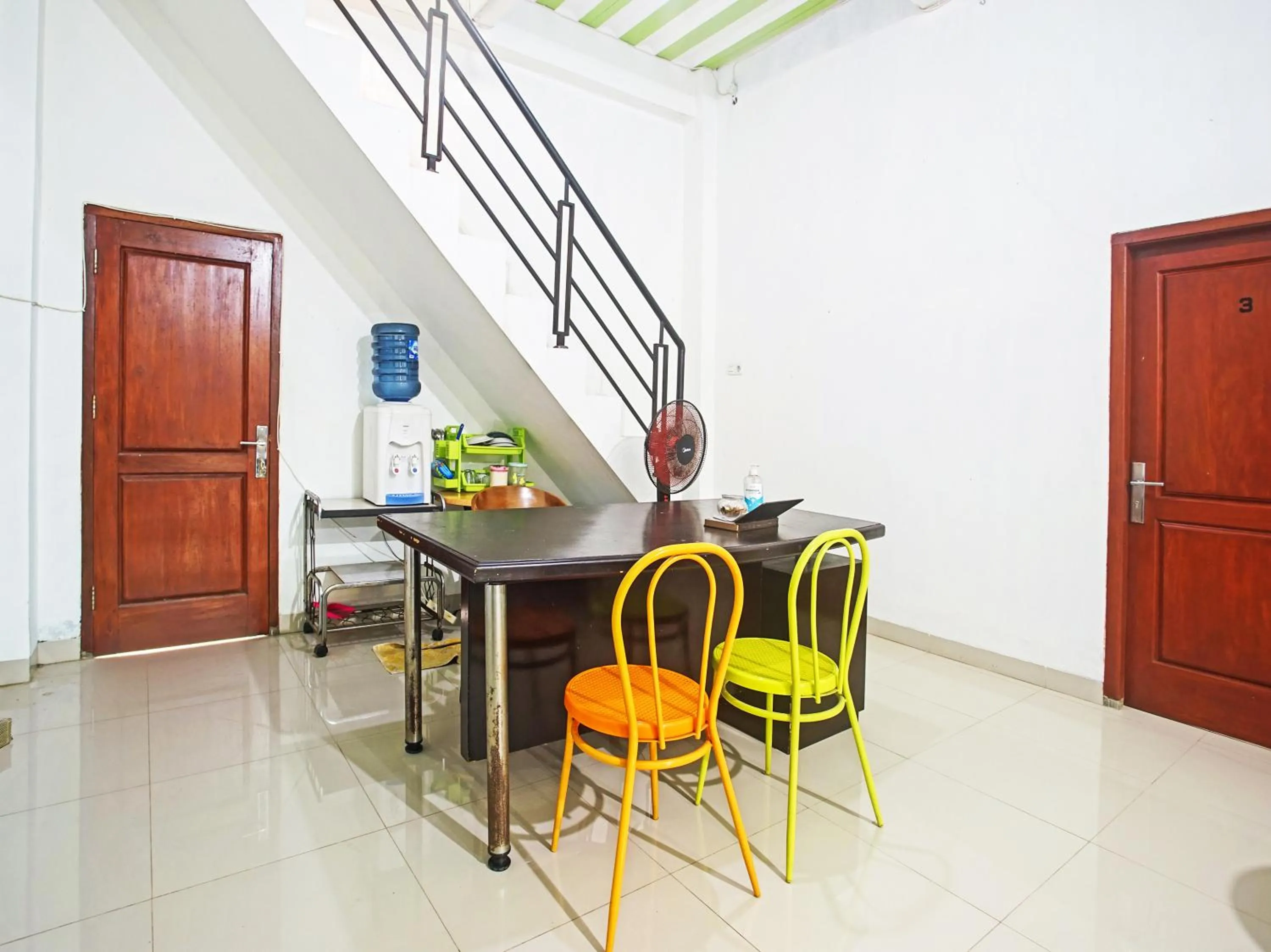 Lobby or reception in OYO Life 90587 Domen Homestay Syariah