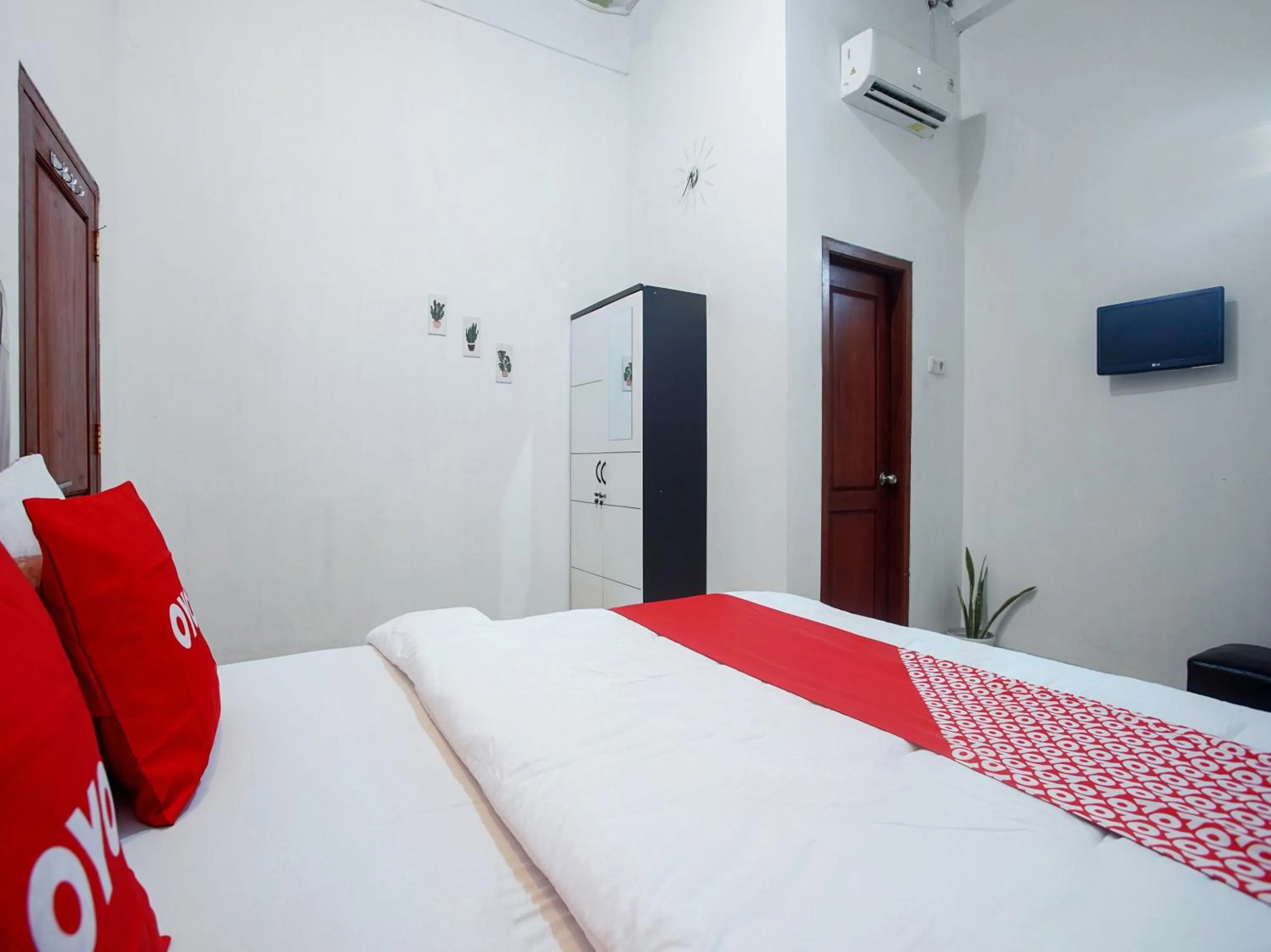Bedroom, Bed in OYO Life 90587 Domen Homestay Syariah
