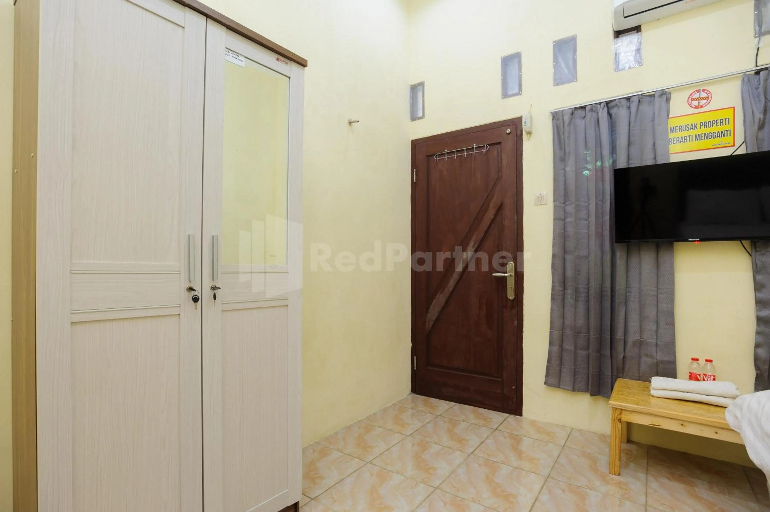 Bedroom in OYO 90594 Fajar Inn